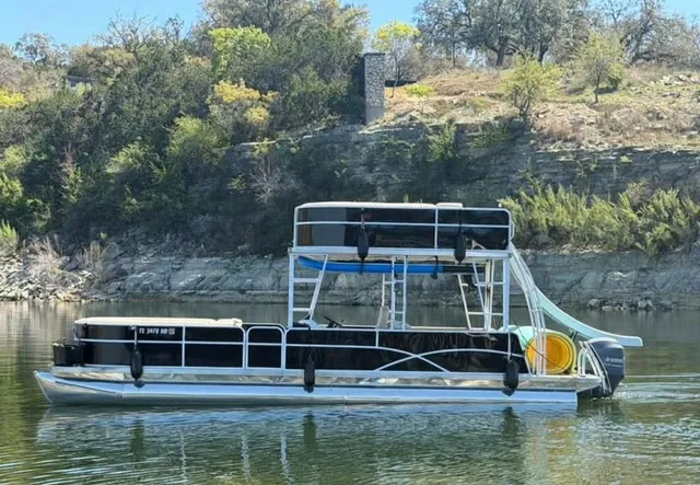 Rent a Aloha by WaCo Mfg. pontoon in Austin, TX near me
