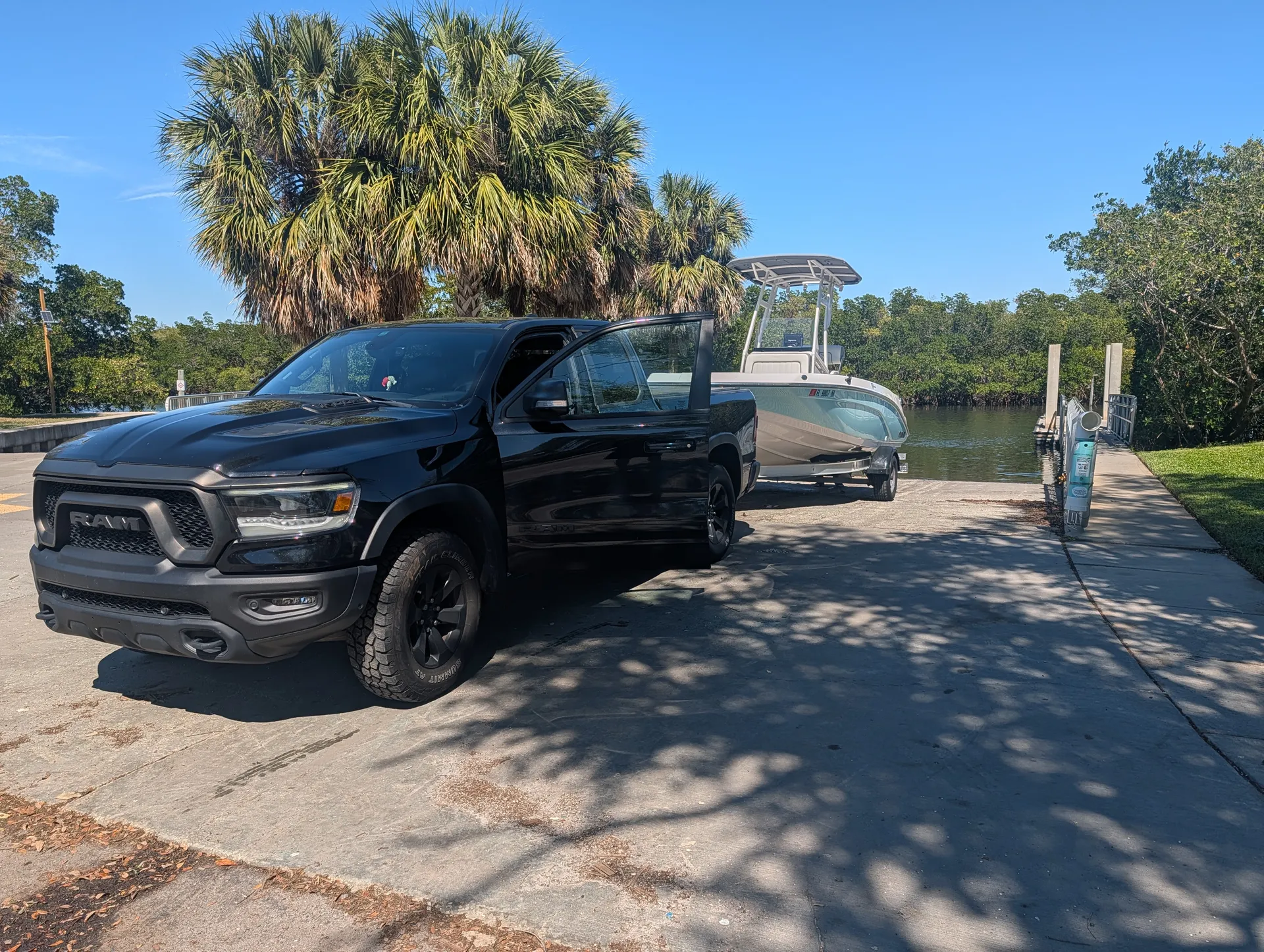 Fishing and Family Jet Boat! 50MPH+ 360° Fishable Huge Swim Platform