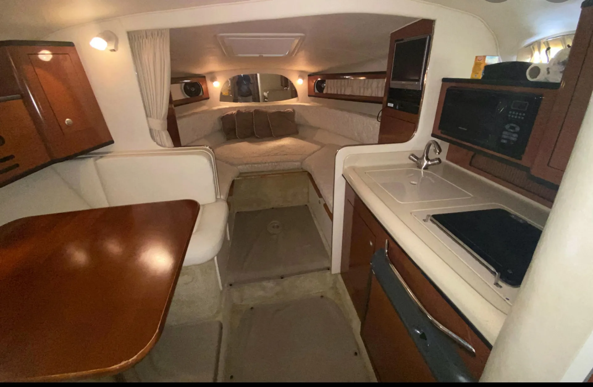 Yacht Me! MIAMI (Walk-in Restroom, Kitchen) 10 guest