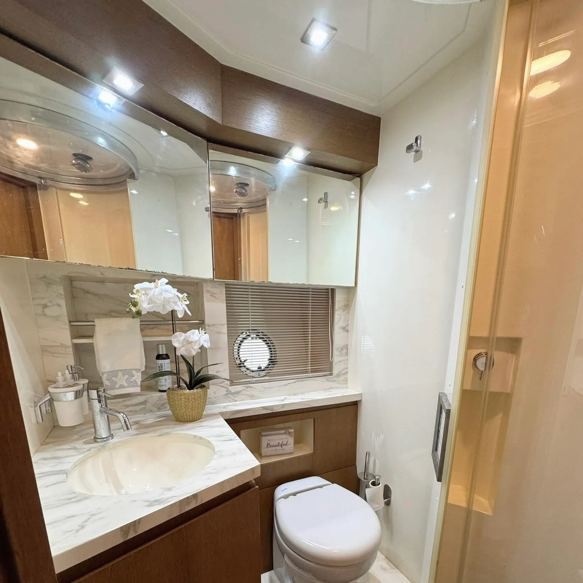 Luxury 44’ Azimut Atlantis – Miami Yacht for Parties, Tours & VIP Char