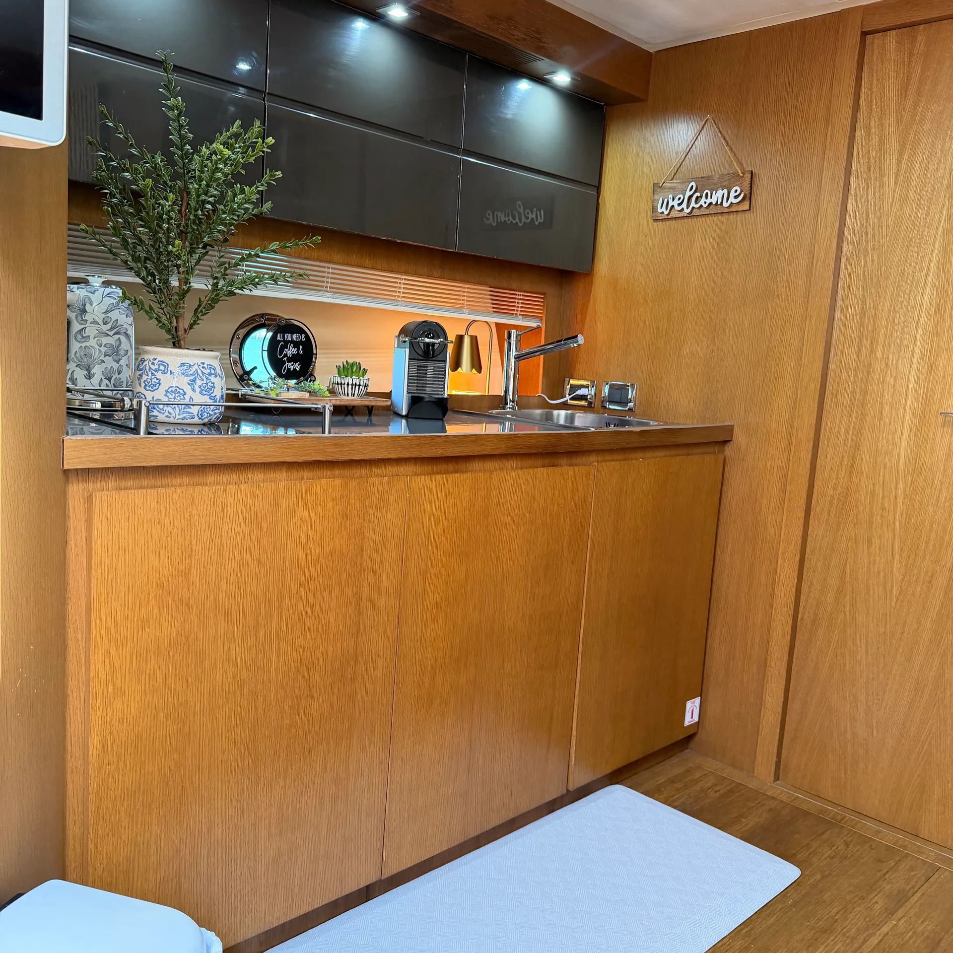 Luxury 44’ Azimut Atlantis – Miami Yacht for Parties, Tours & VIP Char