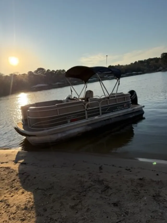 Rent a SUN TRACKER pontoon in Bullard, TX near me