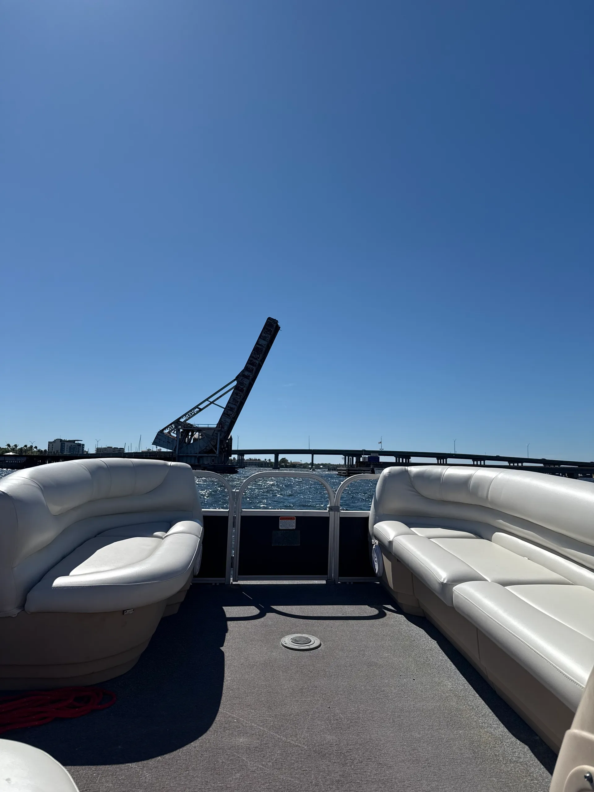 SUN TRACKER BY TRACKER MARINE PARTY BARGE 22 XP3 W/150ELPT 4-S in Holmes Beach, FL — photo 3