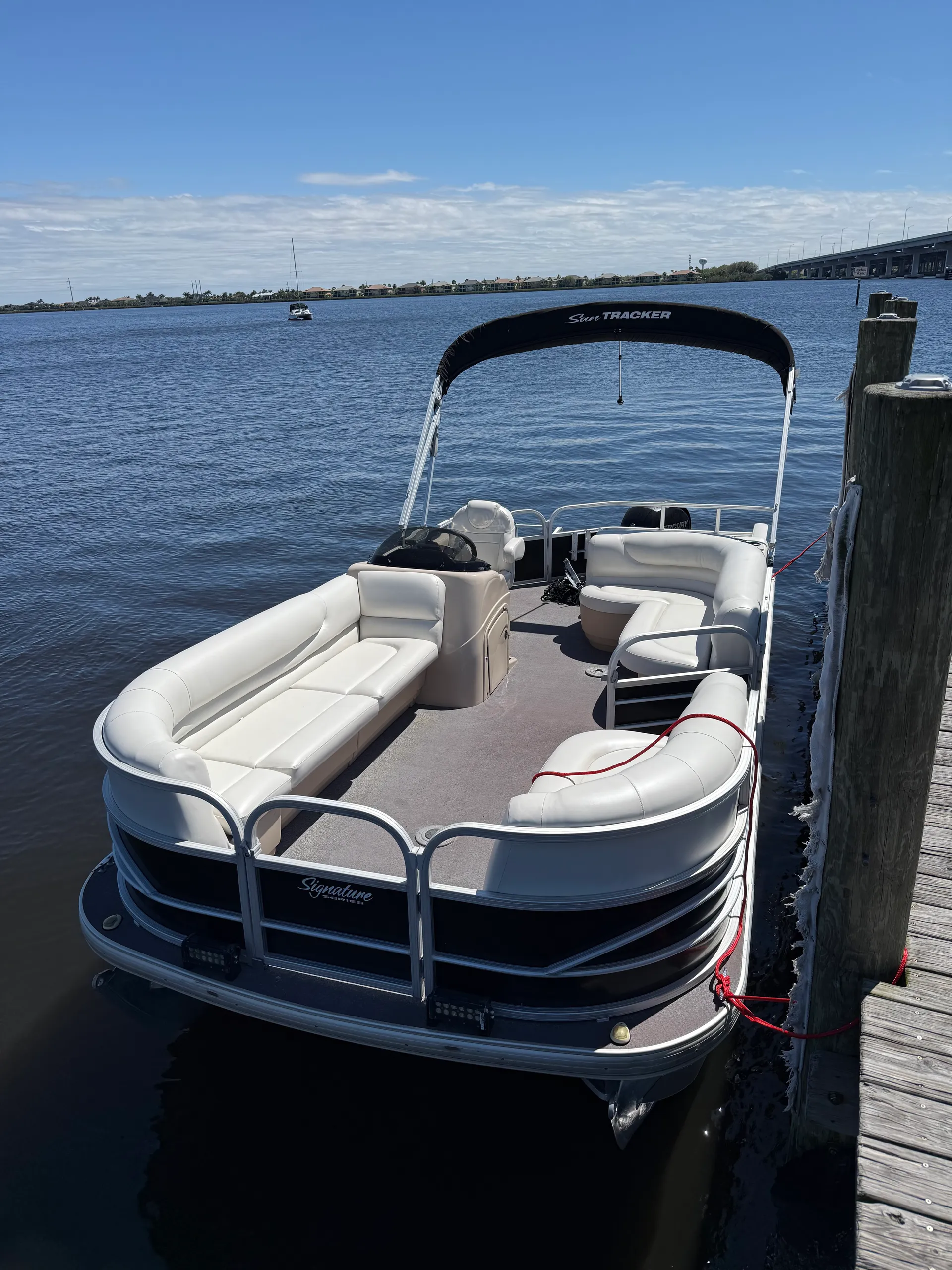 SUN TRACKER BY TRACKER MARINE PARTY BARGE 22 XP3 W/150ELPT 4-S in Holmes Beach, FL — photo 9