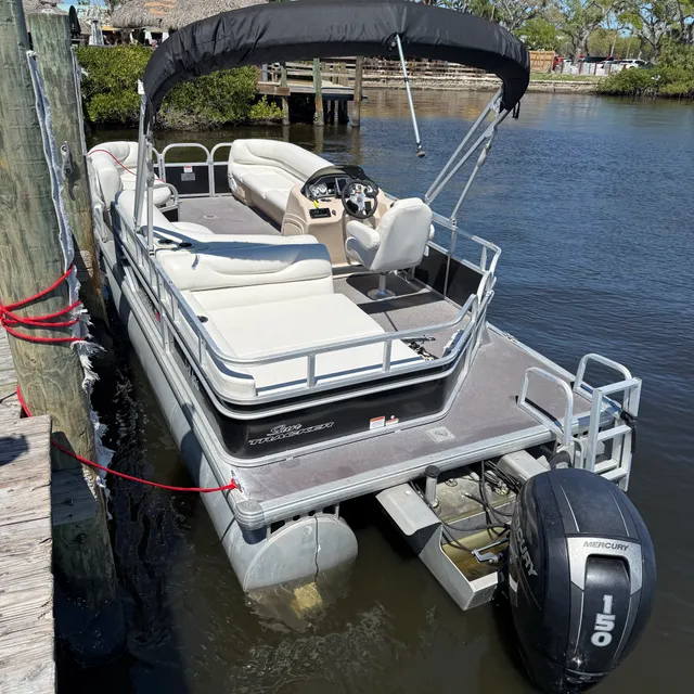 Rent a Sylvan Marine pontoon in Holmes Beach, FL near me