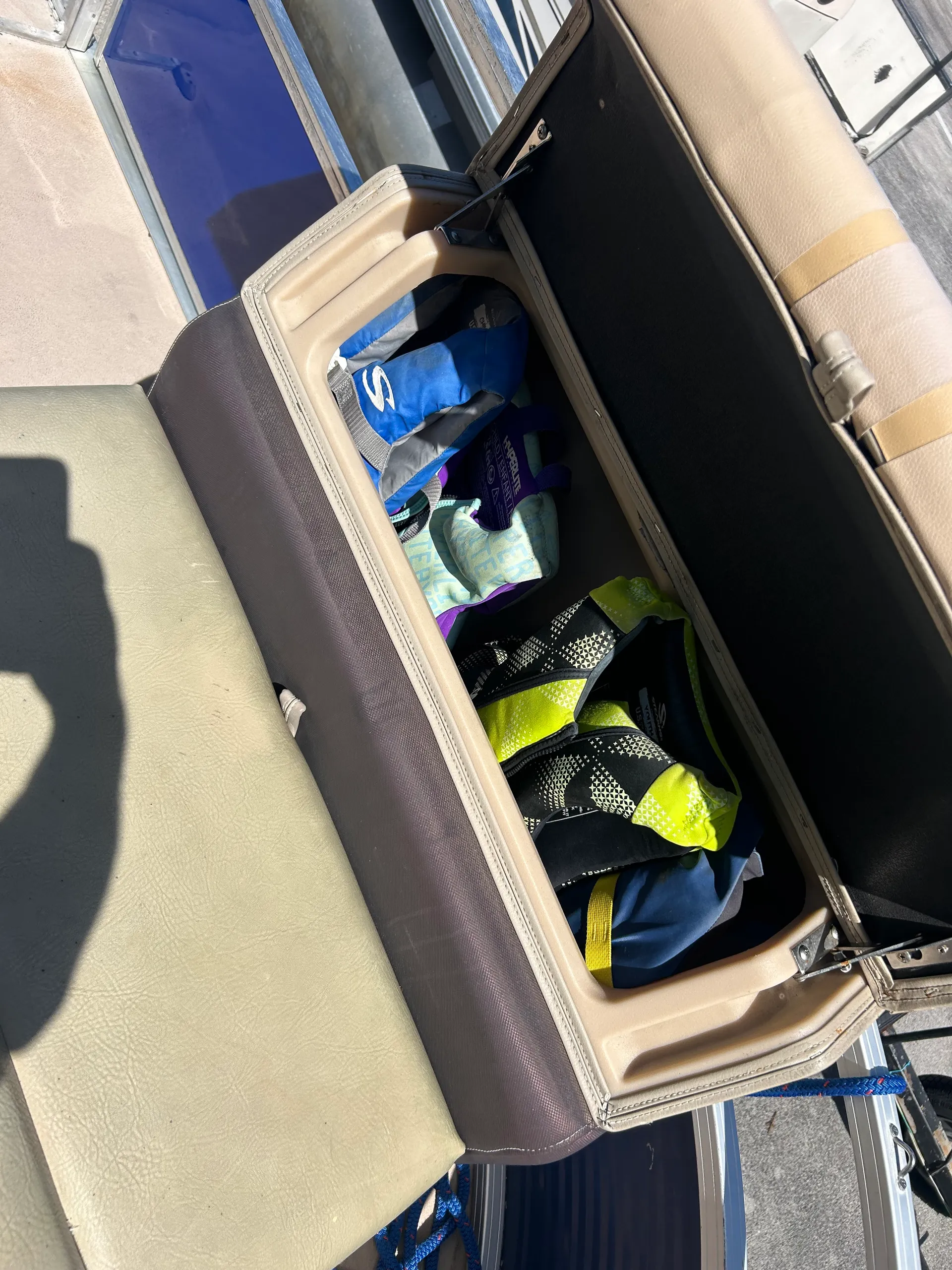 SUN TRACKER BY TRACKER MARINE PARTY BARGE 22 DLX SIGNATURE W/90ELPT in Pompano Beach, FL — photo 8