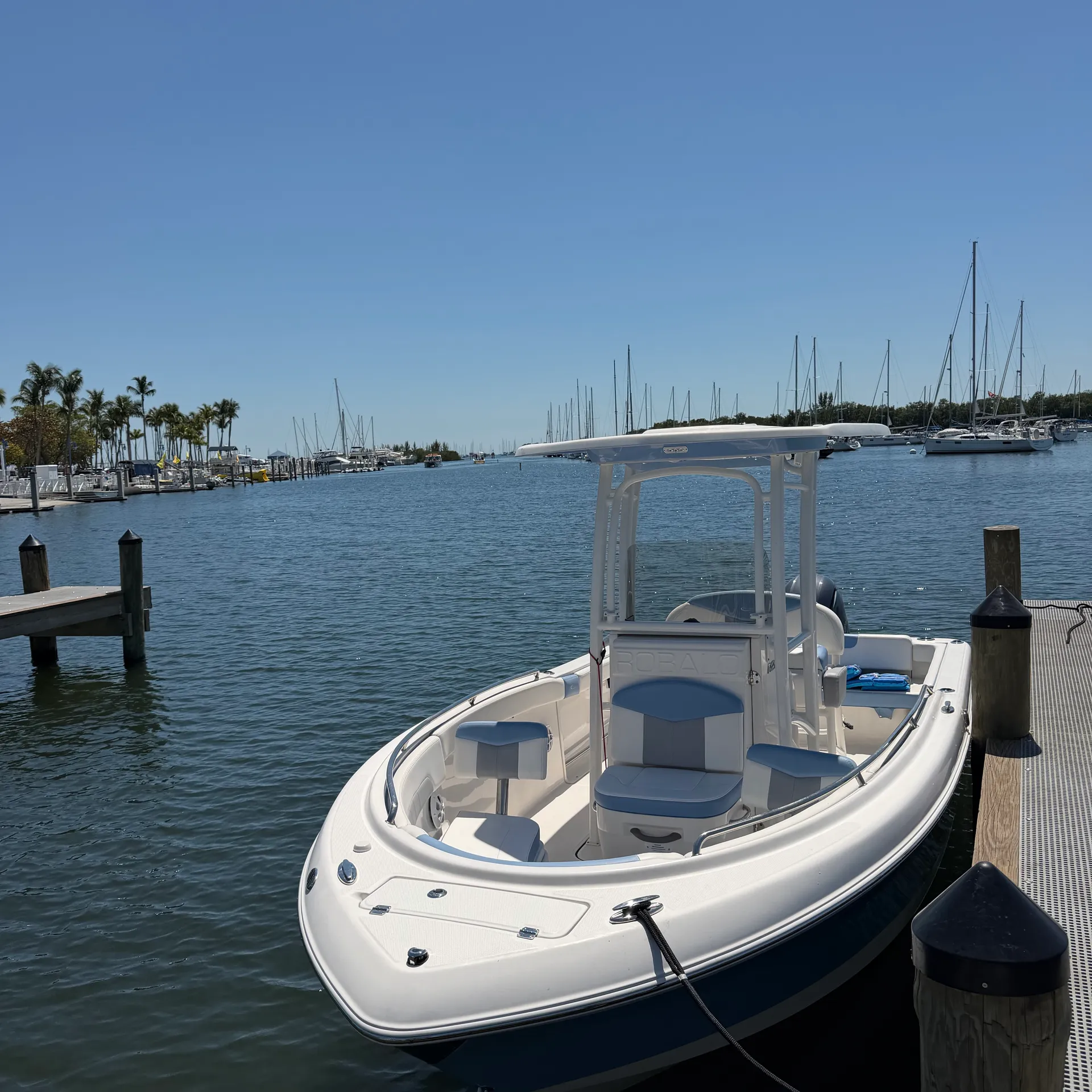 "BOOK WITH US AND GET UP TO ONE HOUR FREE" 2023 ROBALO 22 FT.