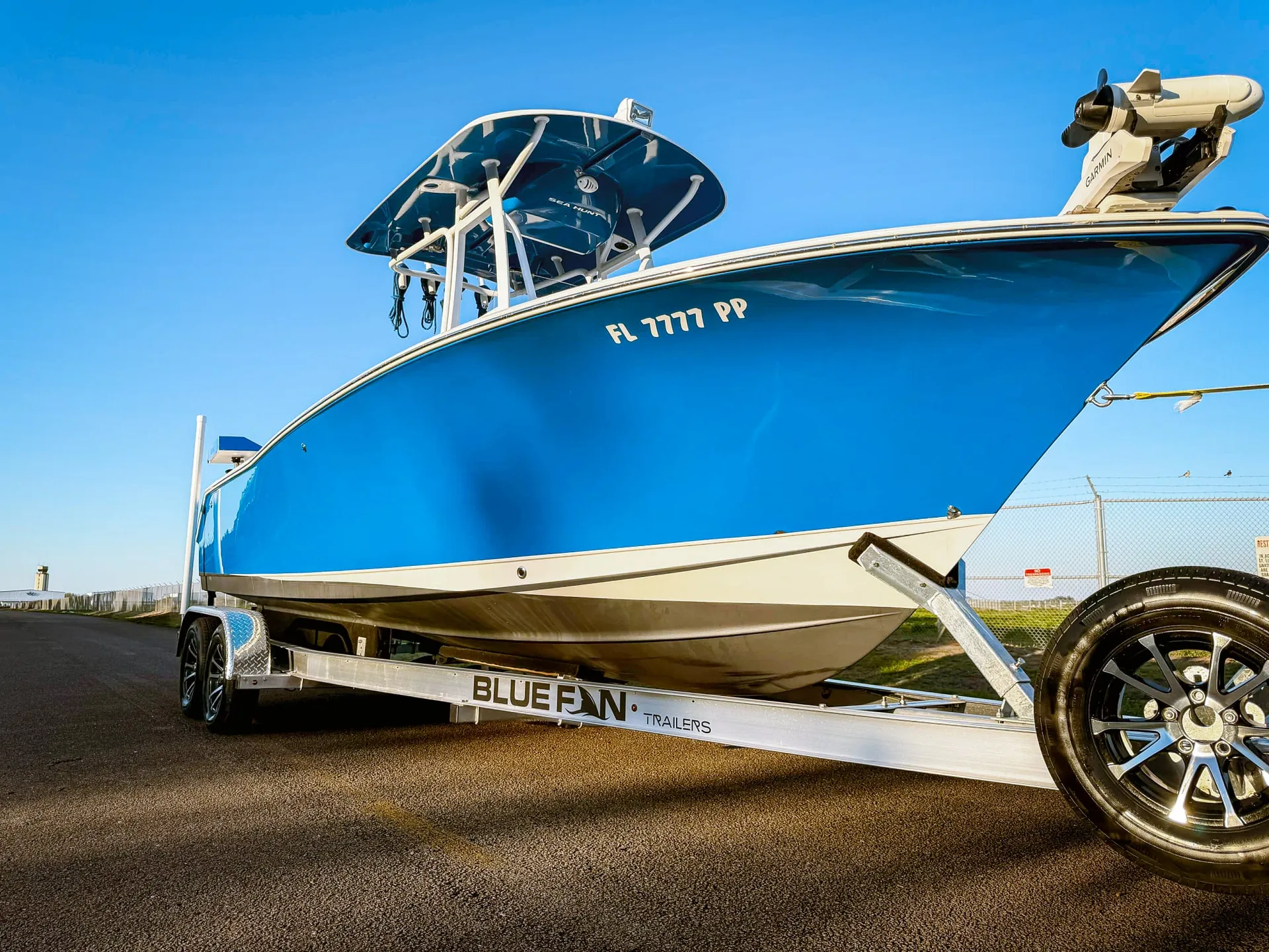 Sleek 23’ Sea Hunt – Perfect for Sandbars, Fishing &amp; Cruising!