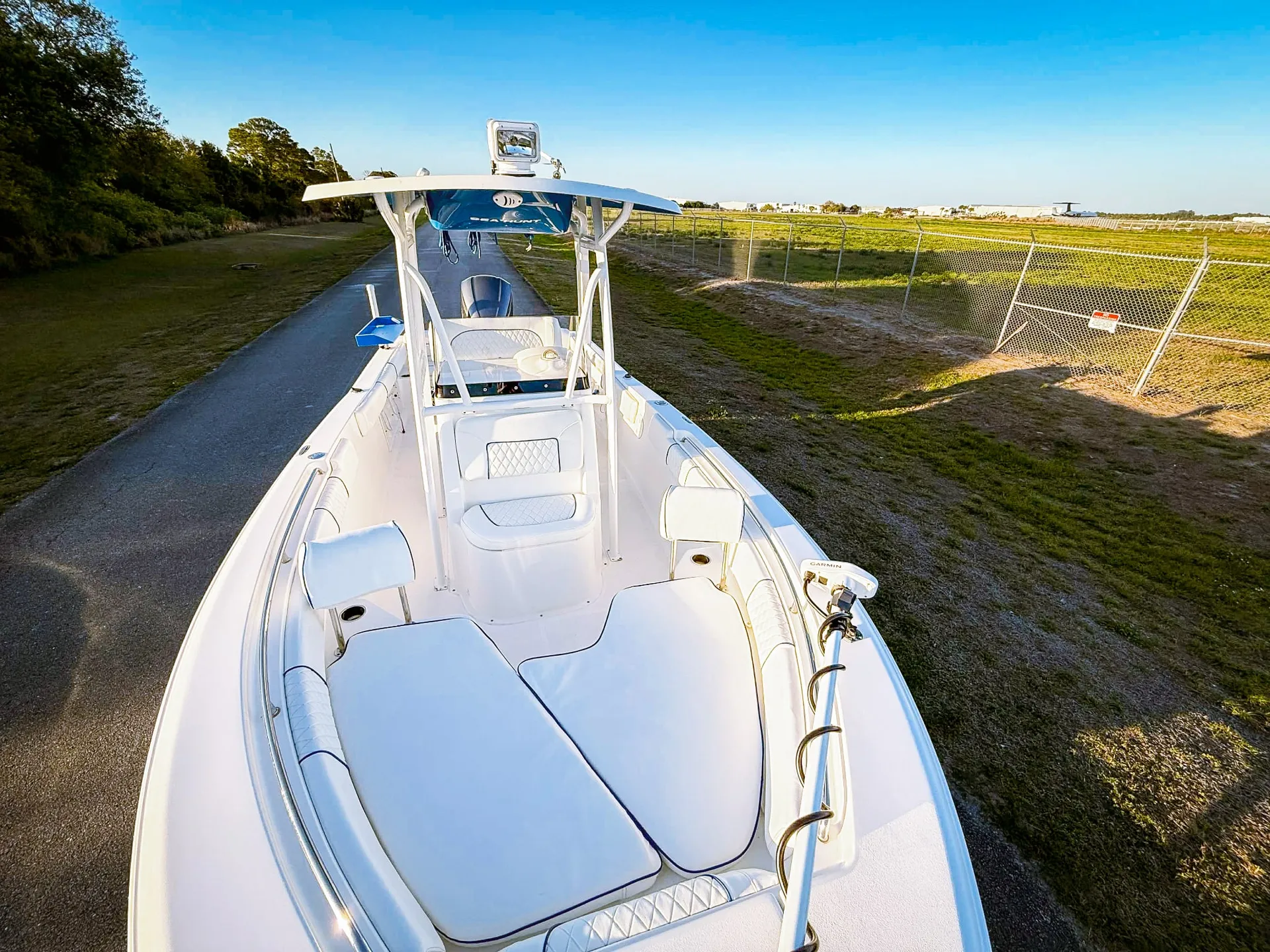 Sleek 23’ Sea Hunt – Perfect for Sandbars, Fishing &amp; Cruising!