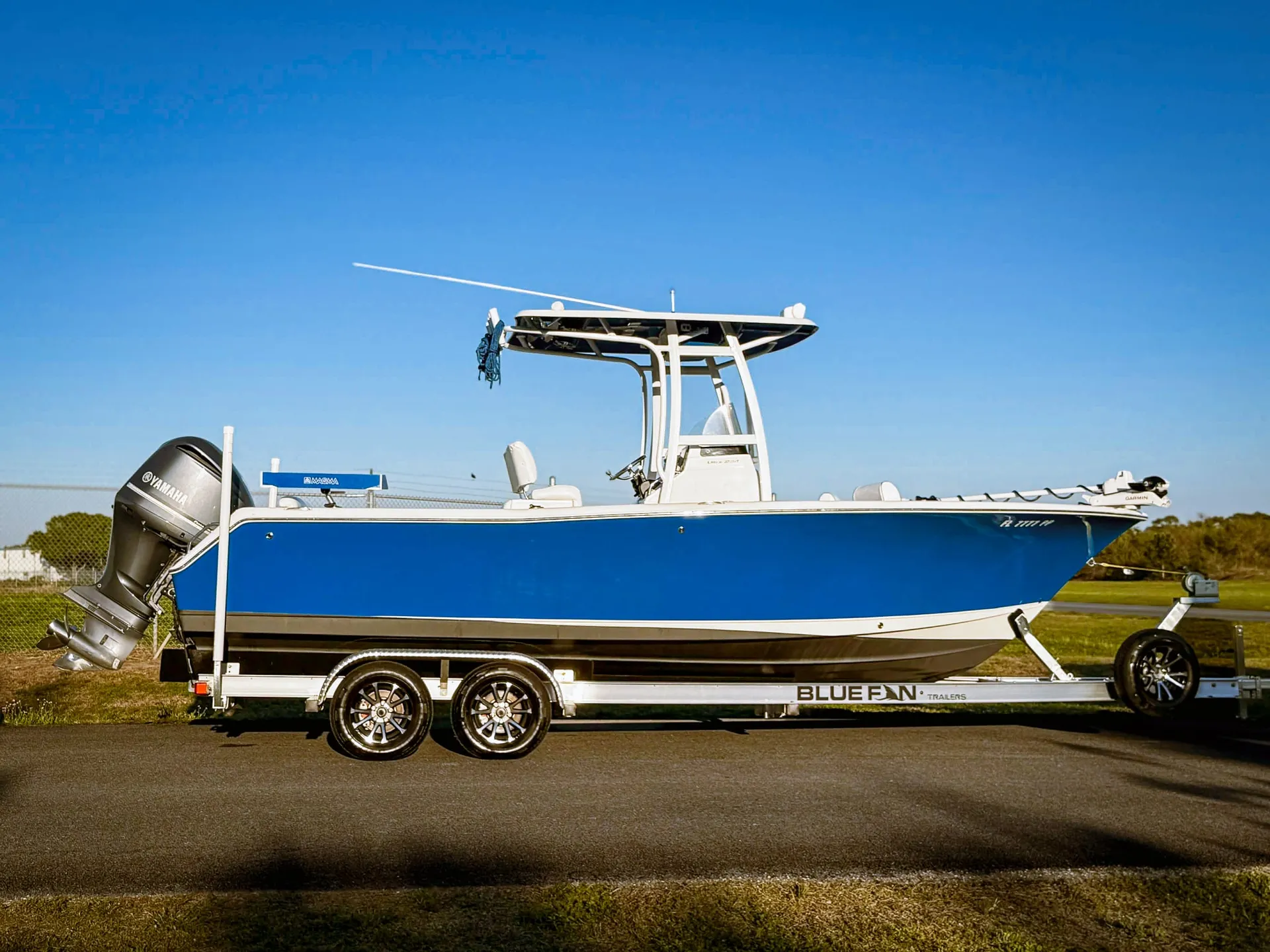 Sleek 23’ Sea Hunt – Perfect for Sandbars, Fishing &amp; Cruising!