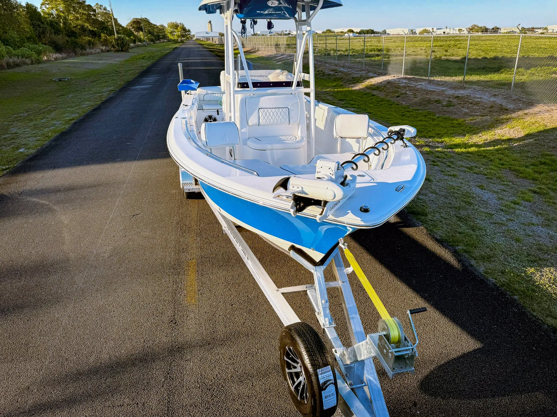 Sleek 23’ Sea Hunt – Perfect for Sandbars, Fishing &amp; Cruising!