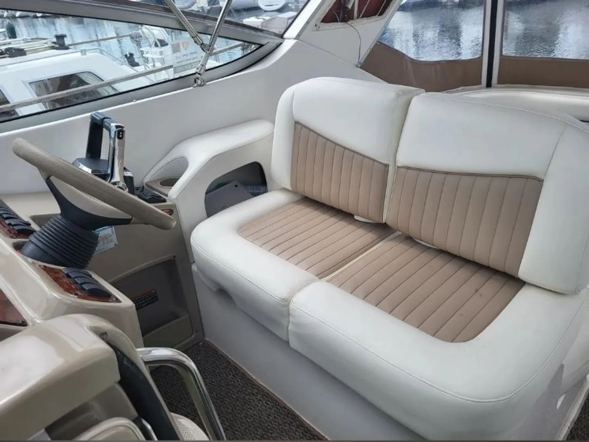 BAYLINER 3055 SUNBRIDGE LX in Seattle, WA — photo 3