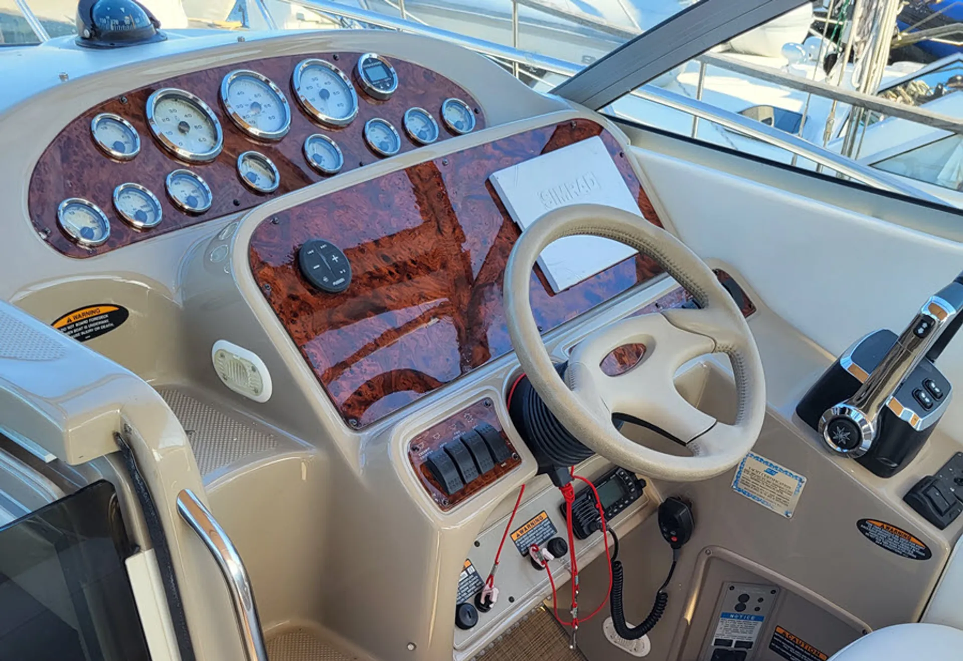 BAYLINER 3055 SUNBRIDGE LX in Seattle, WA — photo 4