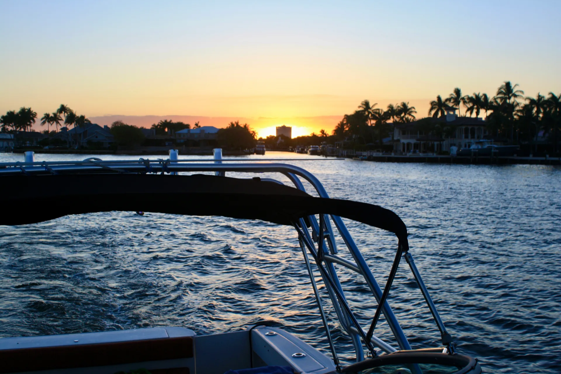32’ Sea Ray Luxury Yacht Charter | Fort Lauderdale | Spacious, Stylish
