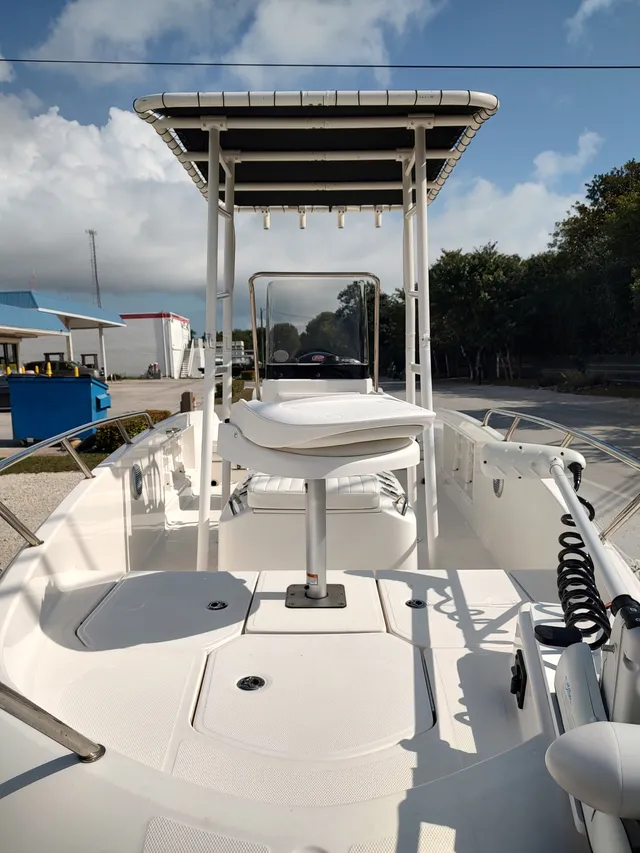 Rent a BAYLINER center console in Lake Placid, FL near me