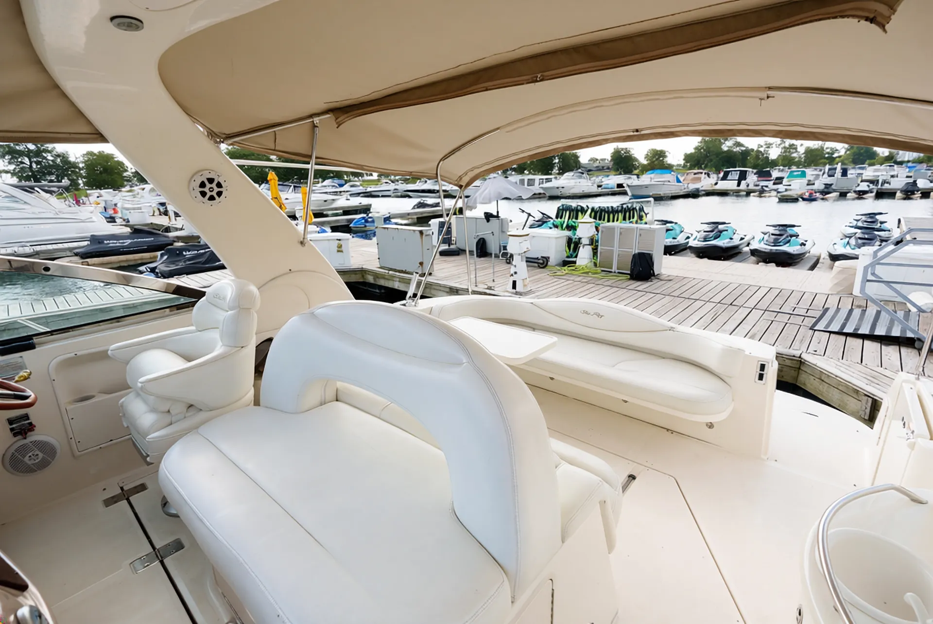 Diversey Harbor Premium 46' Yacht| Great for Birthdays (Fuel Included)