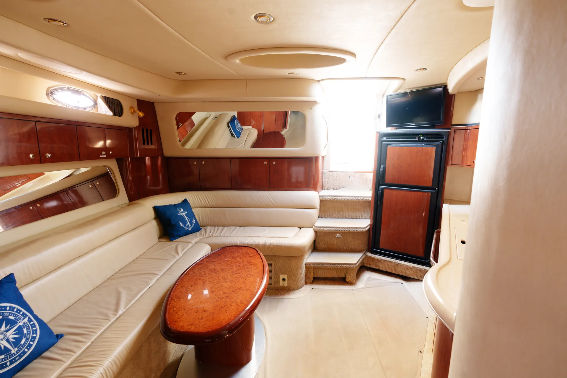 Diversey Harbor Premium 46' Yacht| Great for Birthdays (Fuel Included)