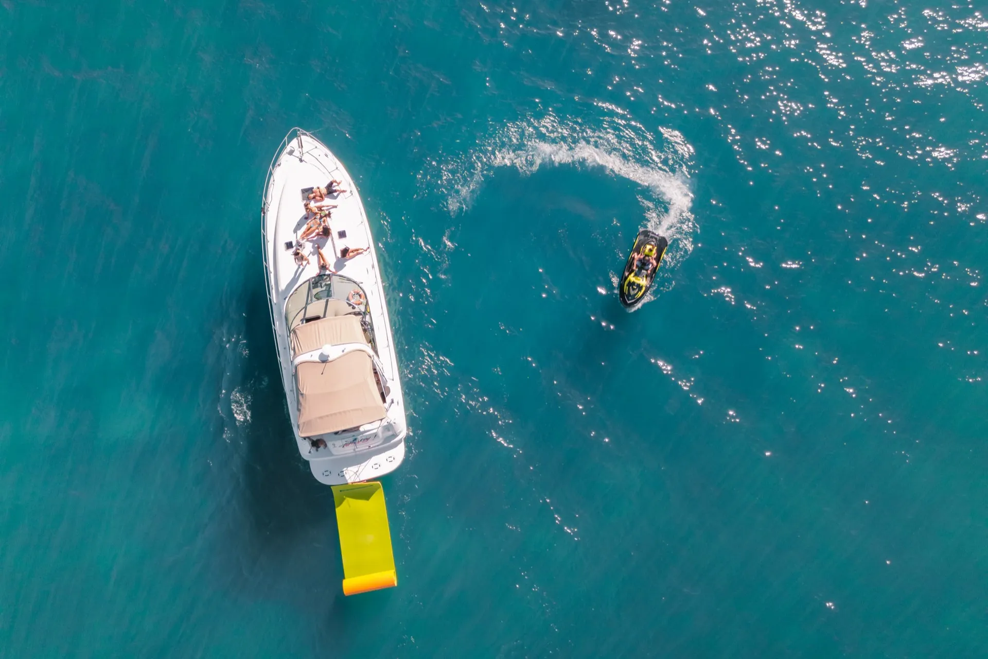 Sea Ray Boats 410 Sundancer  in Chicago, IL — photo 9