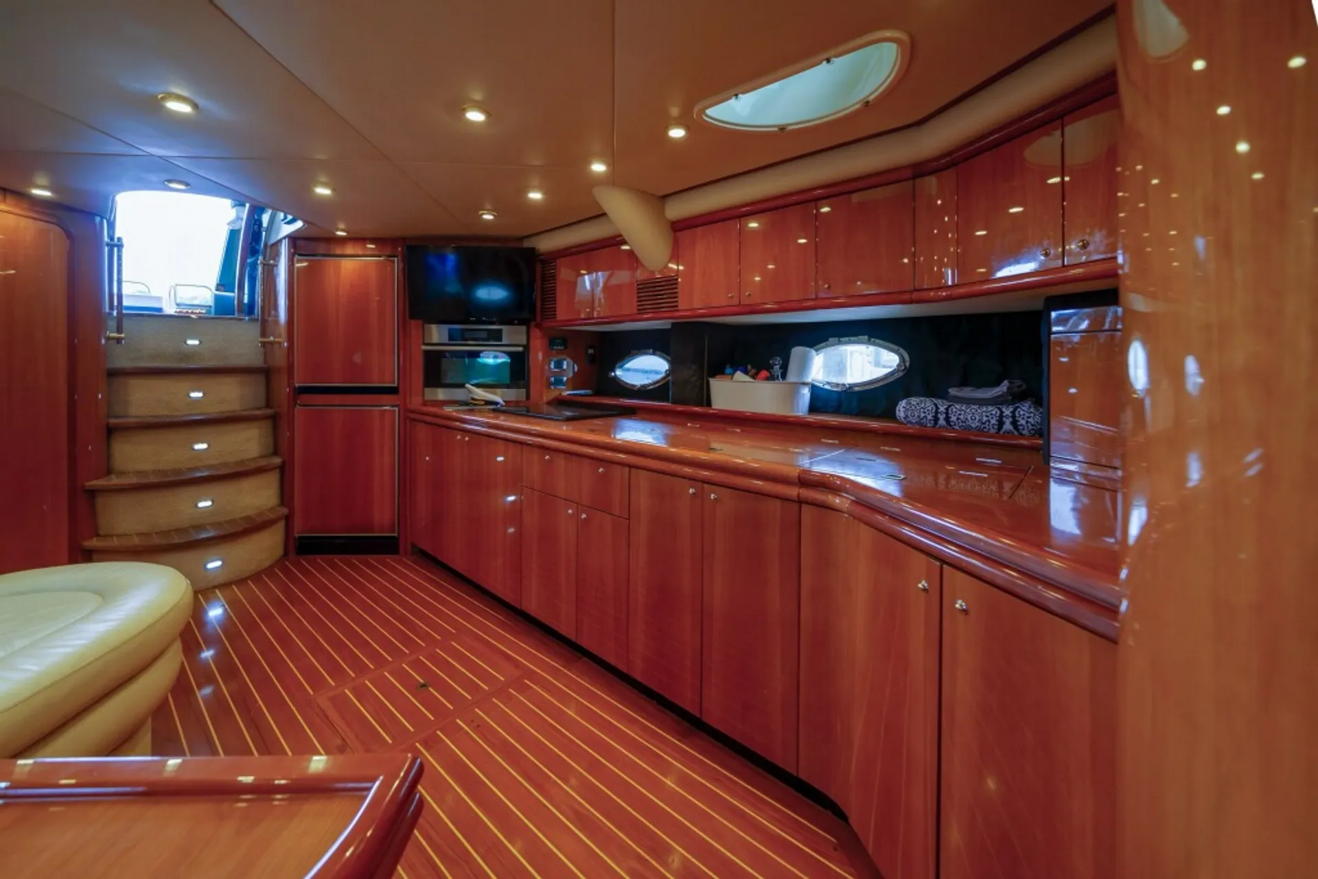 56' Luxury Yacht Crab Island Cruise 12 ppl