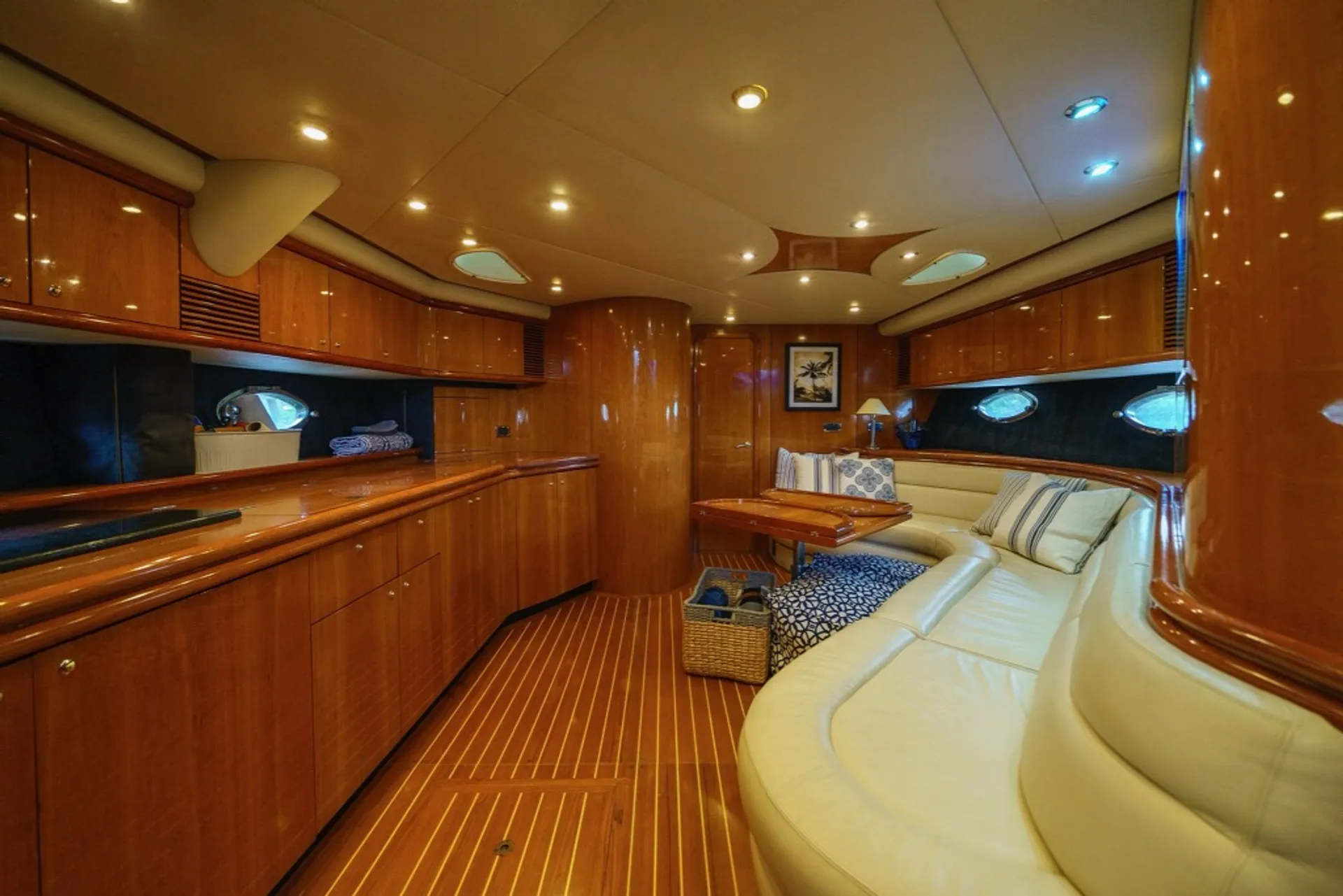 56' Luxury Yacht Crab Island Cruise 12 ppl