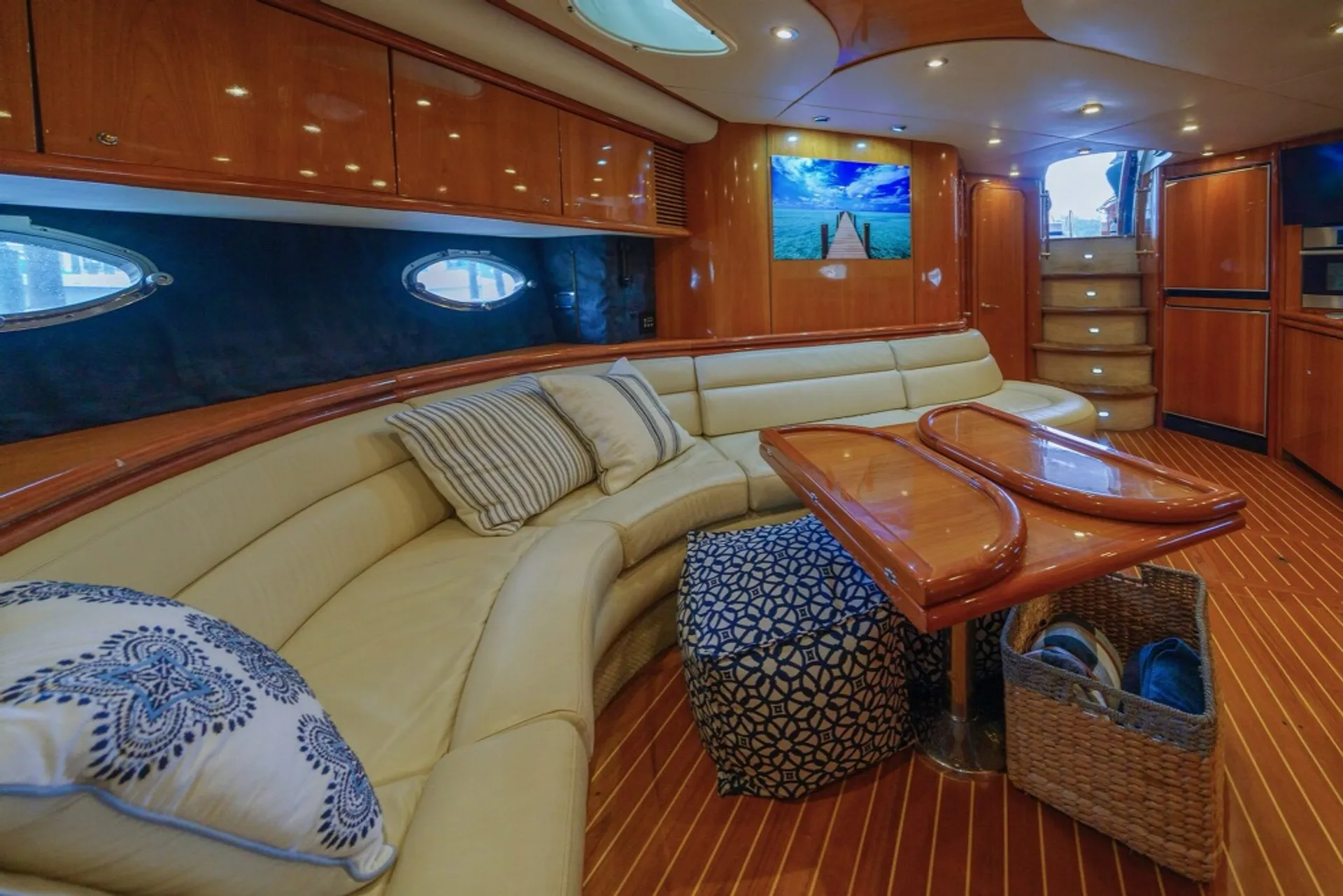 56' Luxury Yacht Crab Island Cruise 12 ppl