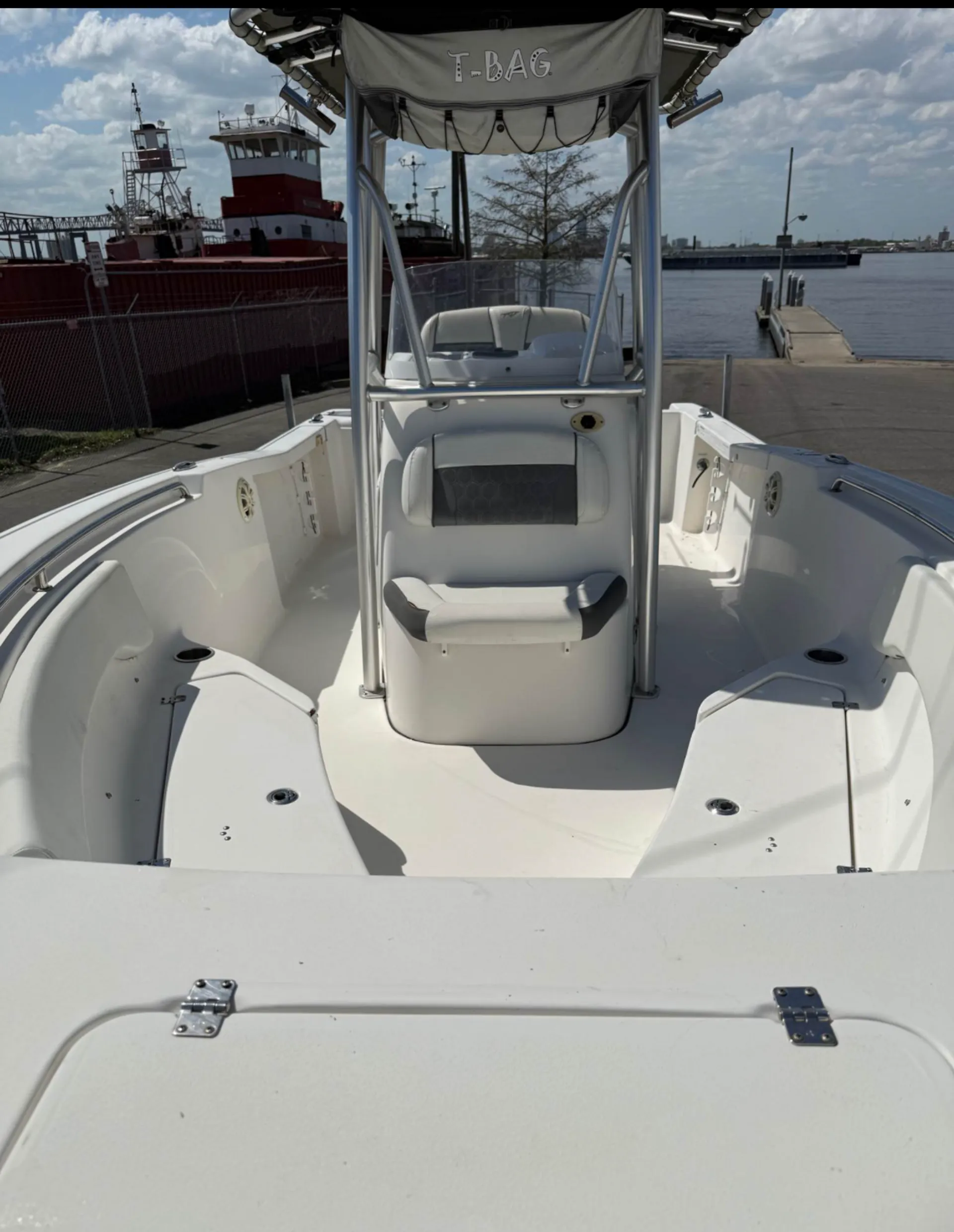 TIDEWATER BOATS 2200 CAROLINA BAY W/200HP in Tampa, FL — photo 4