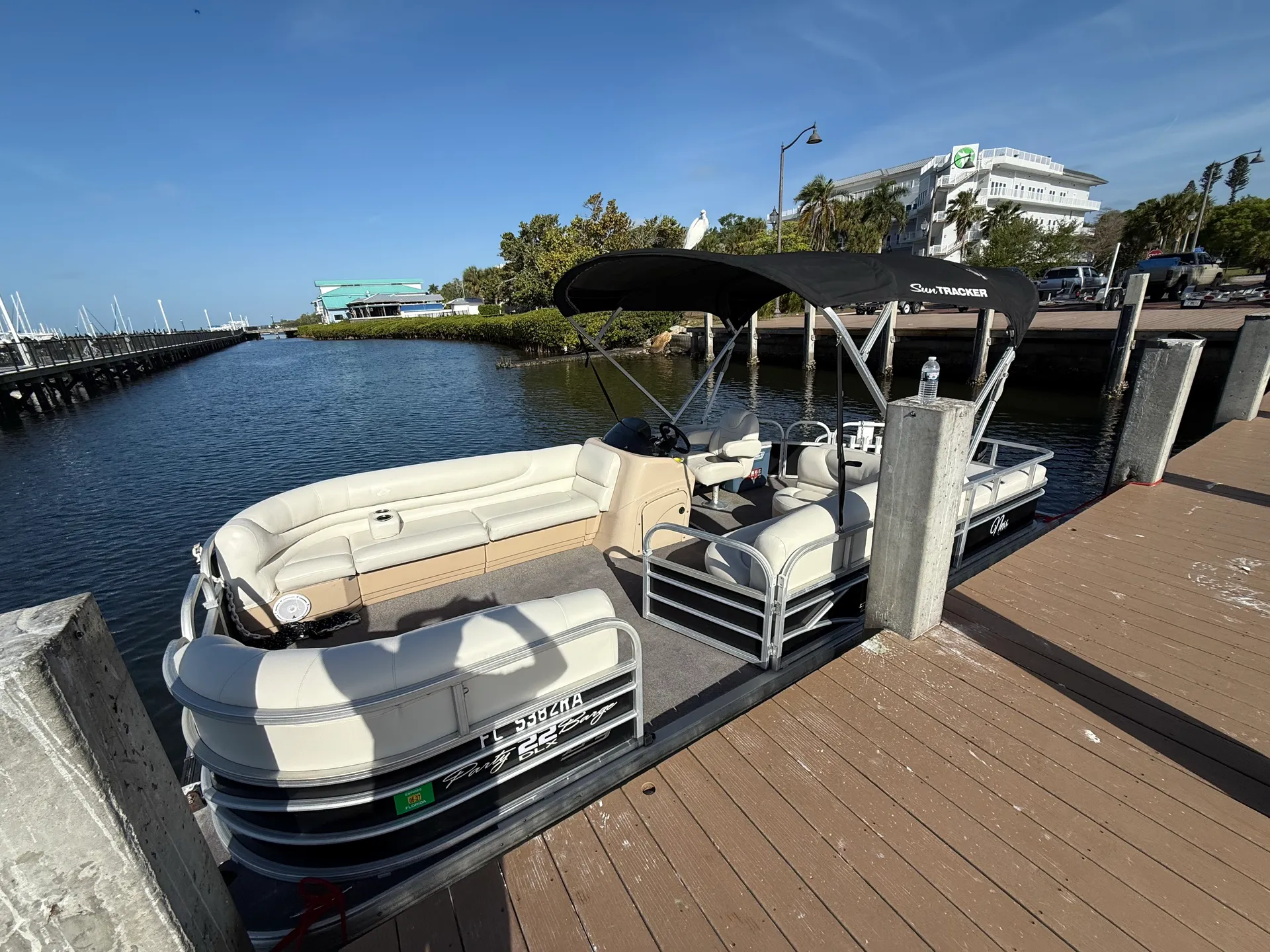 Sun Tracker TriToon with Mercury 150, JL stereo, Garmin GPS,Bimini top