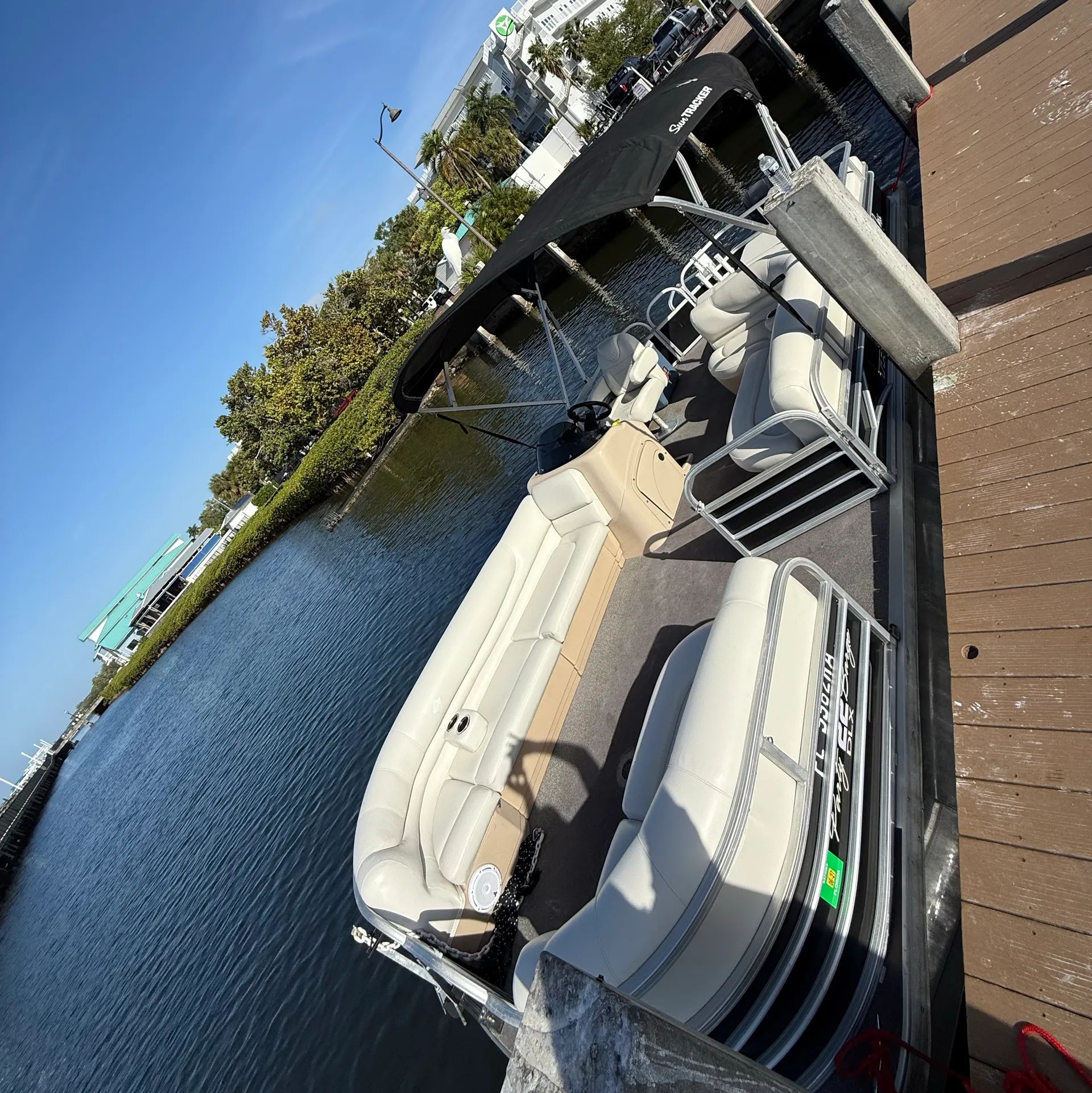 Sun Tracker TriToon with Mercury 150, JL stereo, Garmin GPS,Bimini top