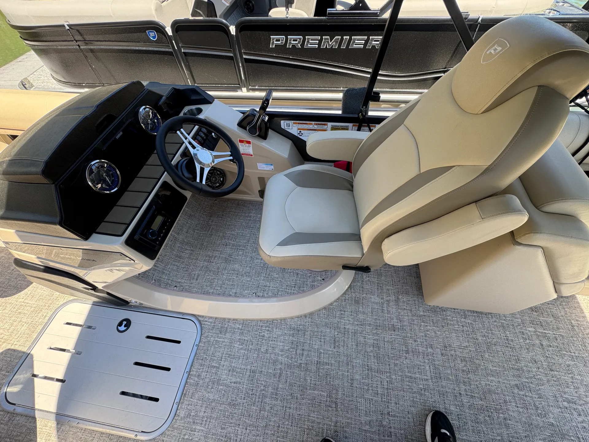 PREMIER MARINE 230 SUNSATION RF TRITOON in Mooresville, NC — photo 5