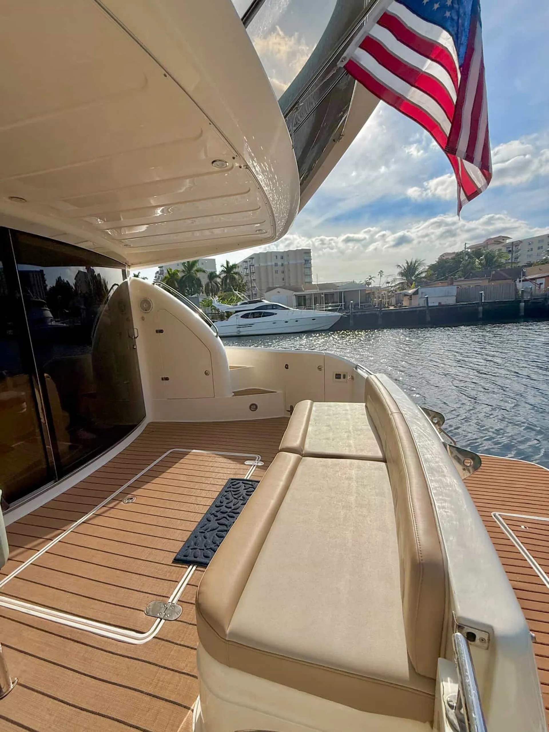 Regal Boats Commodore 3260 in Miami, FL — photo 2