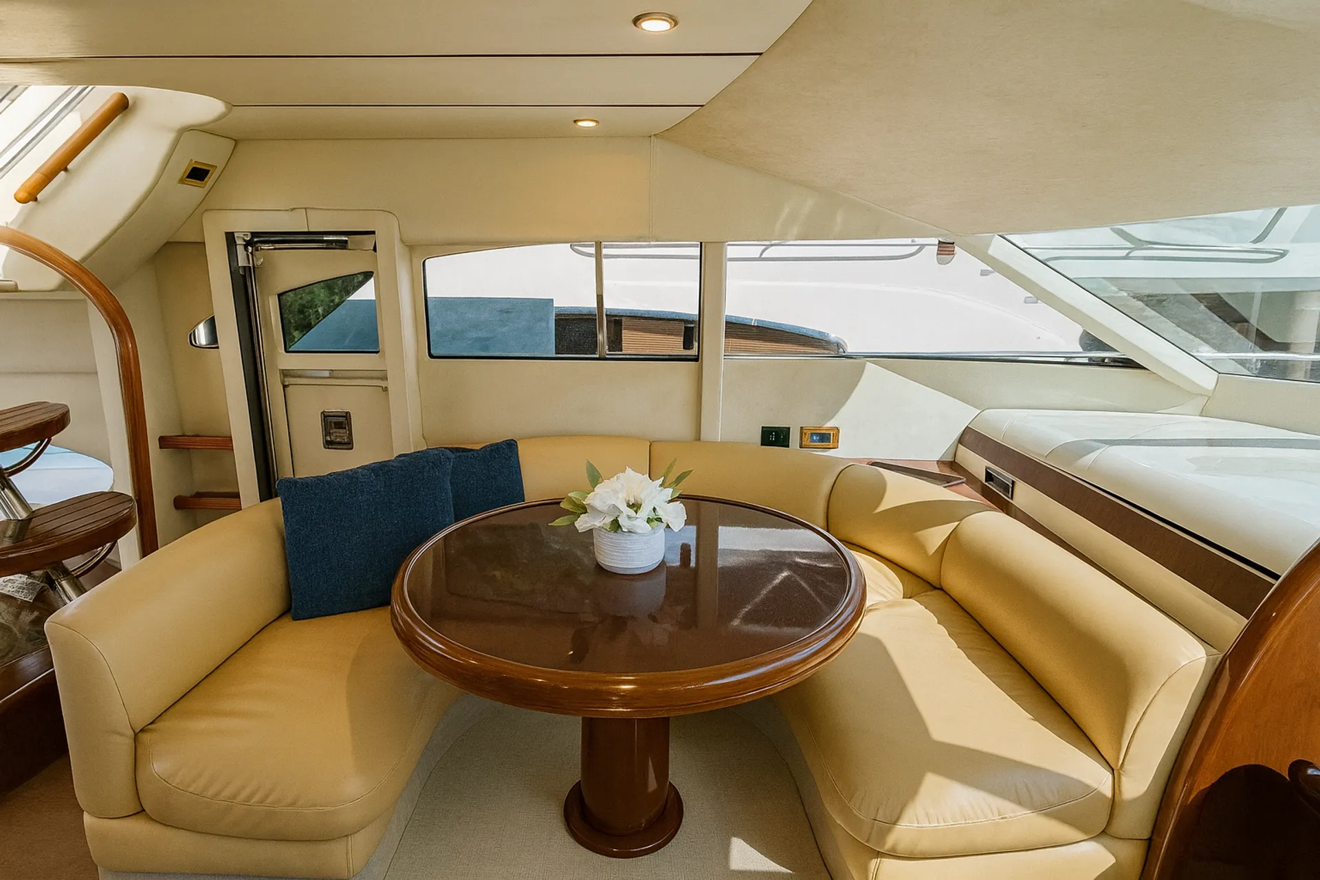 Regal Boats Commodore 3260 in Miami, FL — photo 7