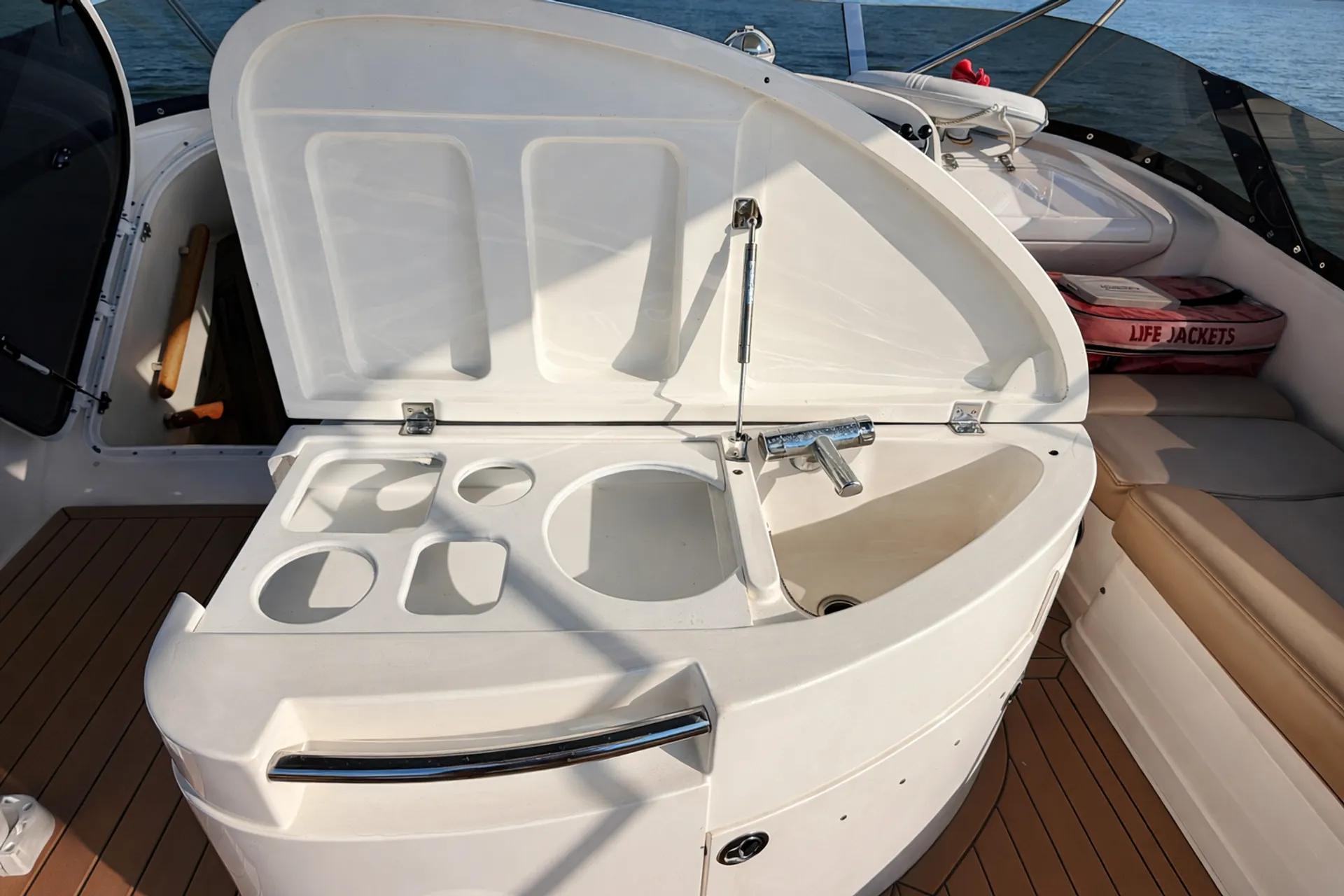 Regal Boats Commodore 3260 in Miami, FL — photo 4