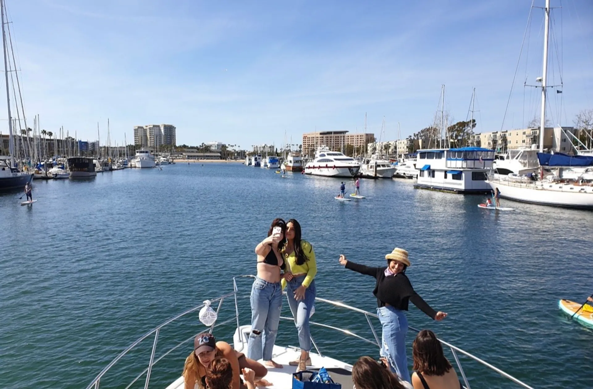 CARVER YACHTS 370 VOYAGER in Los Angeles, CA — photo 5