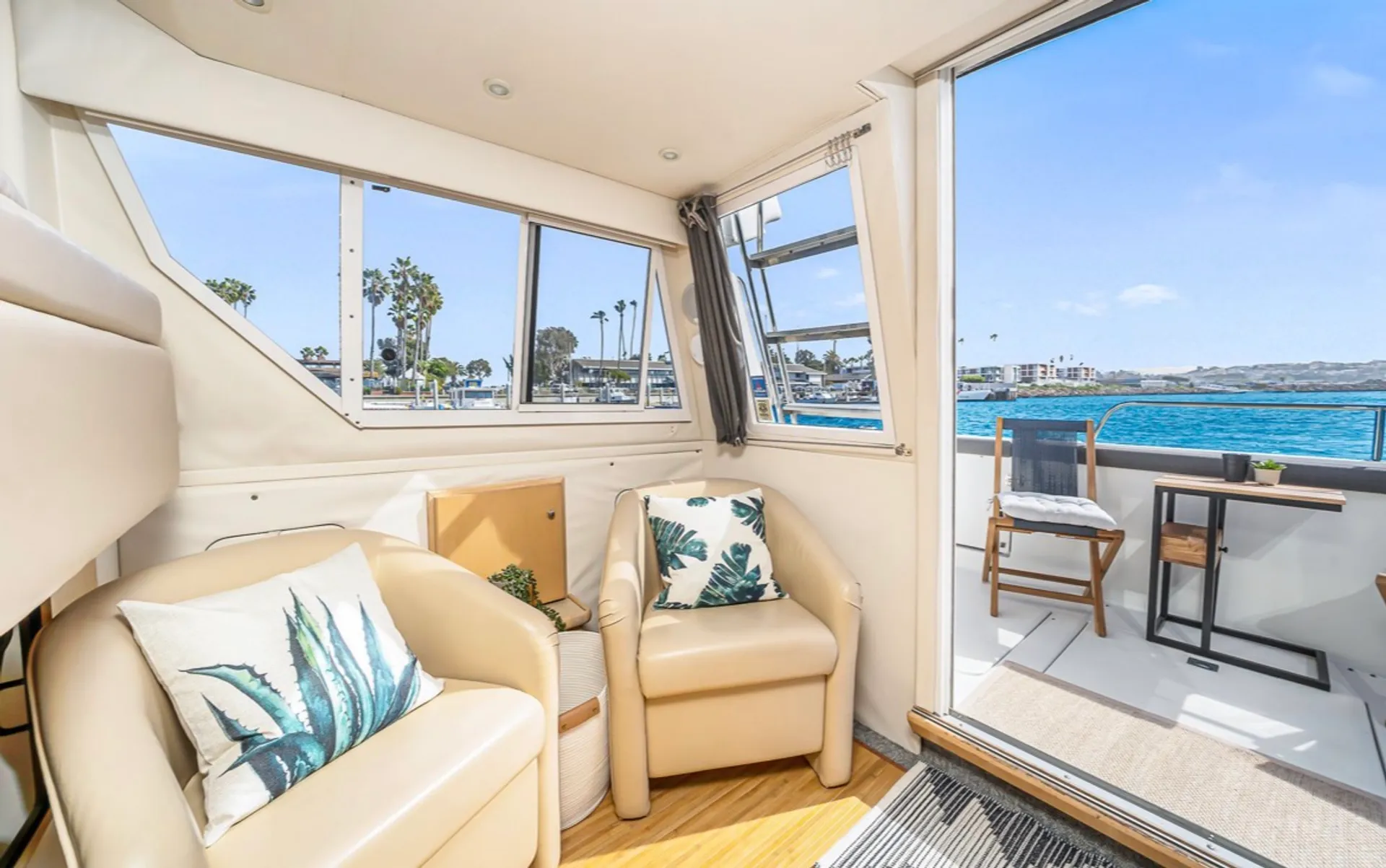 CARVER YACHTS 370 VOYAGER in Los Angeles, CA — photo 7