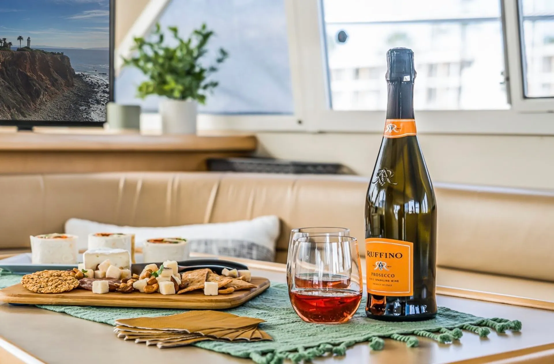 CARVER YACHTS 370 VOYAGER in Los Angeles, CA — photo 9