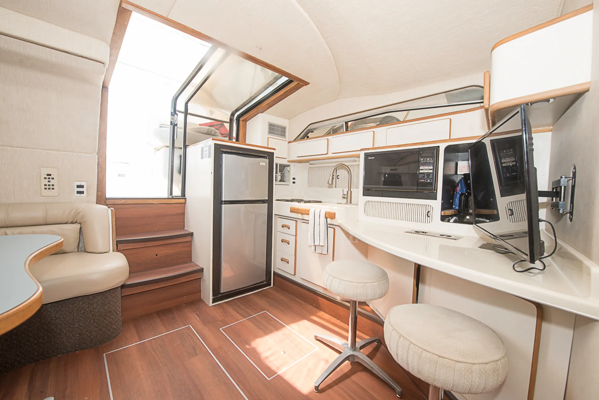 Diversey Harbor Gorgeous 46' Sea Ray Luxury Yacht