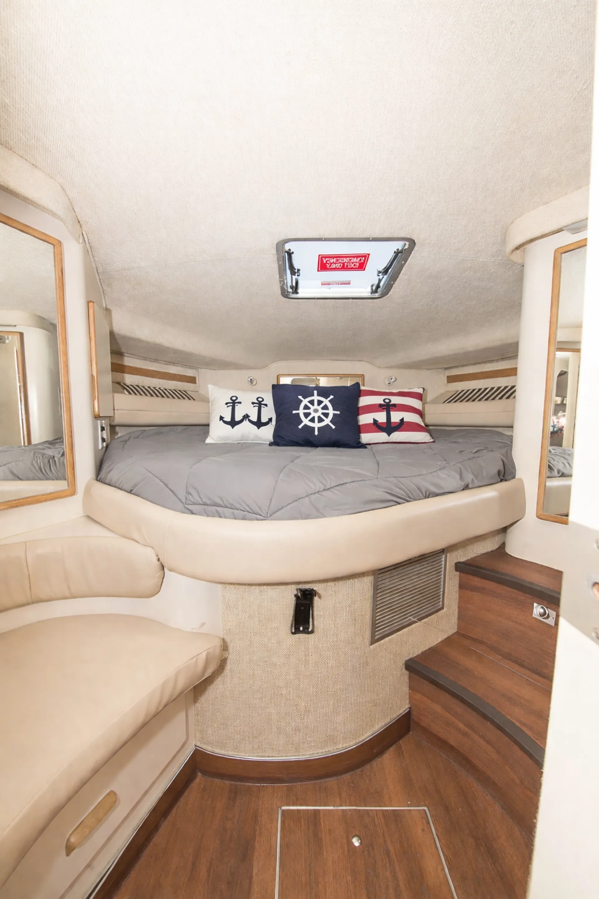 Diversey Harbor Gorgeous 46' Sea Ray Luxury Yacht