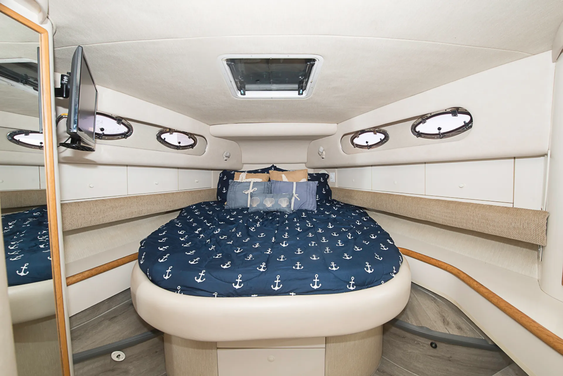 Diversey Harbor Gorgeous 48' Sea Ray Luxury Yacht