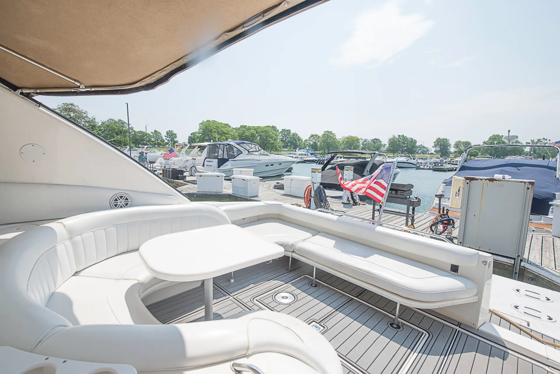 Diversey Harbor Gorgeous 48' Sea Ray Luxury Yacht