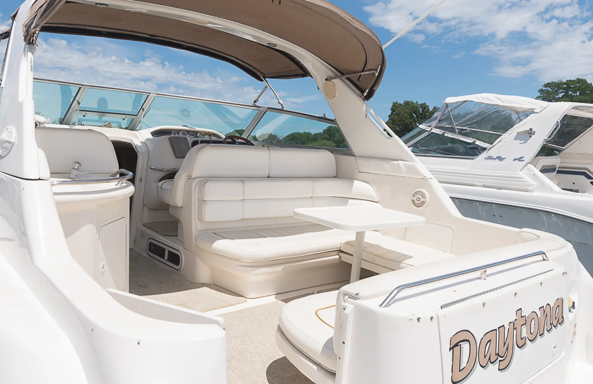 Diversey Harbor 36' Sea Ray Floating Oasis
