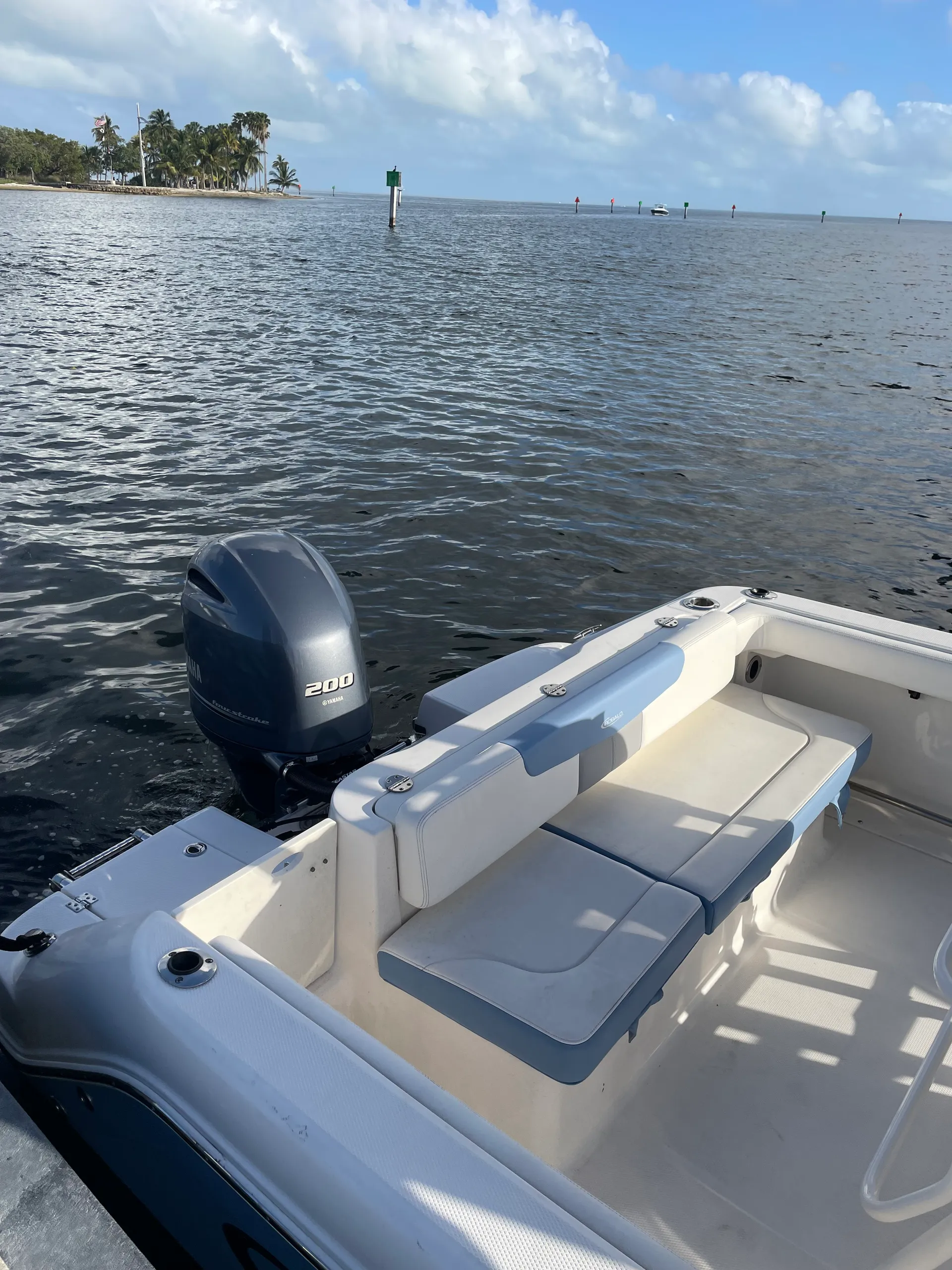"BOOK WITH US AND GET UP TO ONE HOUR FREE" 2023 ROBALO 22 FT.