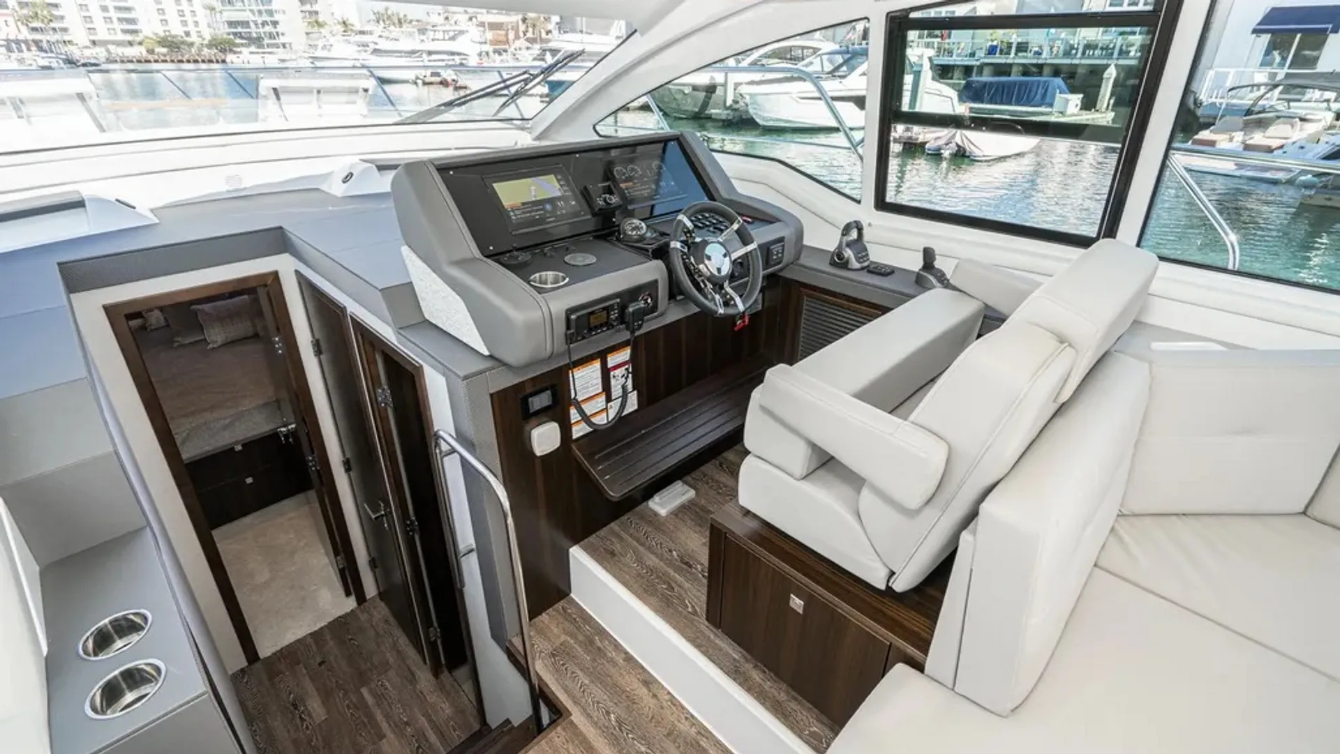 42’ Cruisers Cantius Yacht w/ Captain – Luxury Charters Cape Coral