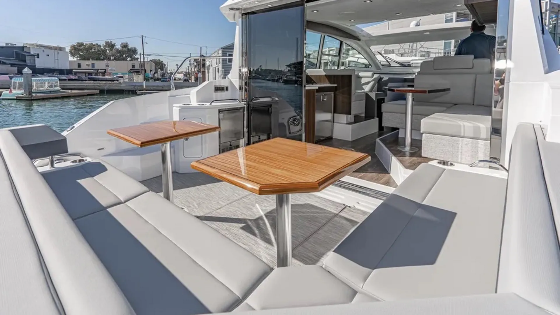 42’ Cruisers Cantius Yacht w/ Captain – Luxury Charters Cape Coral