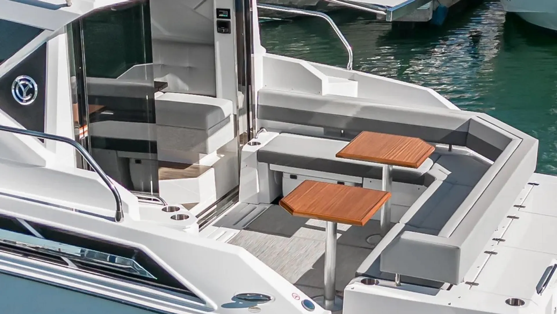 42’ Cruisers Cantius Yacht w/ Captain – Luxury Charters Cape Coral