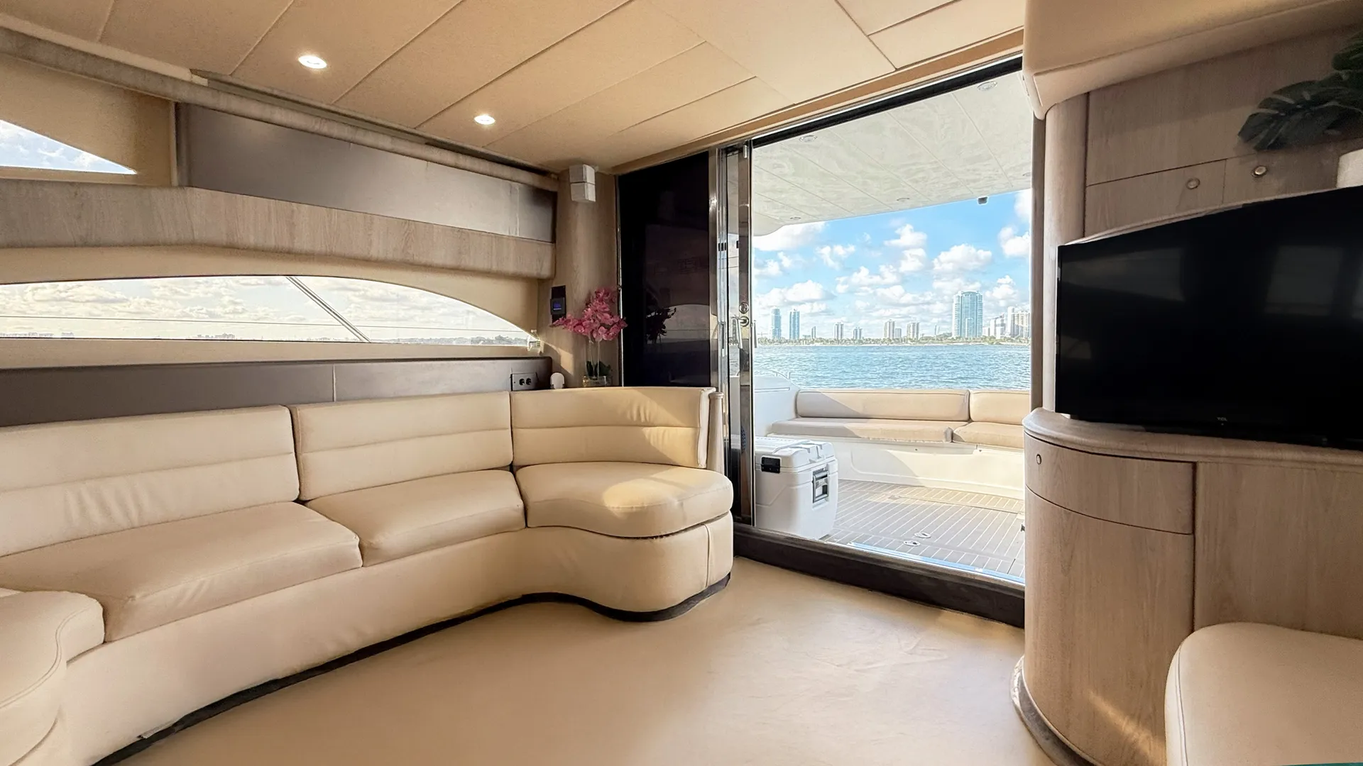 55Ft Luxury Yachy in Miami with 1 Jet Ski Included.