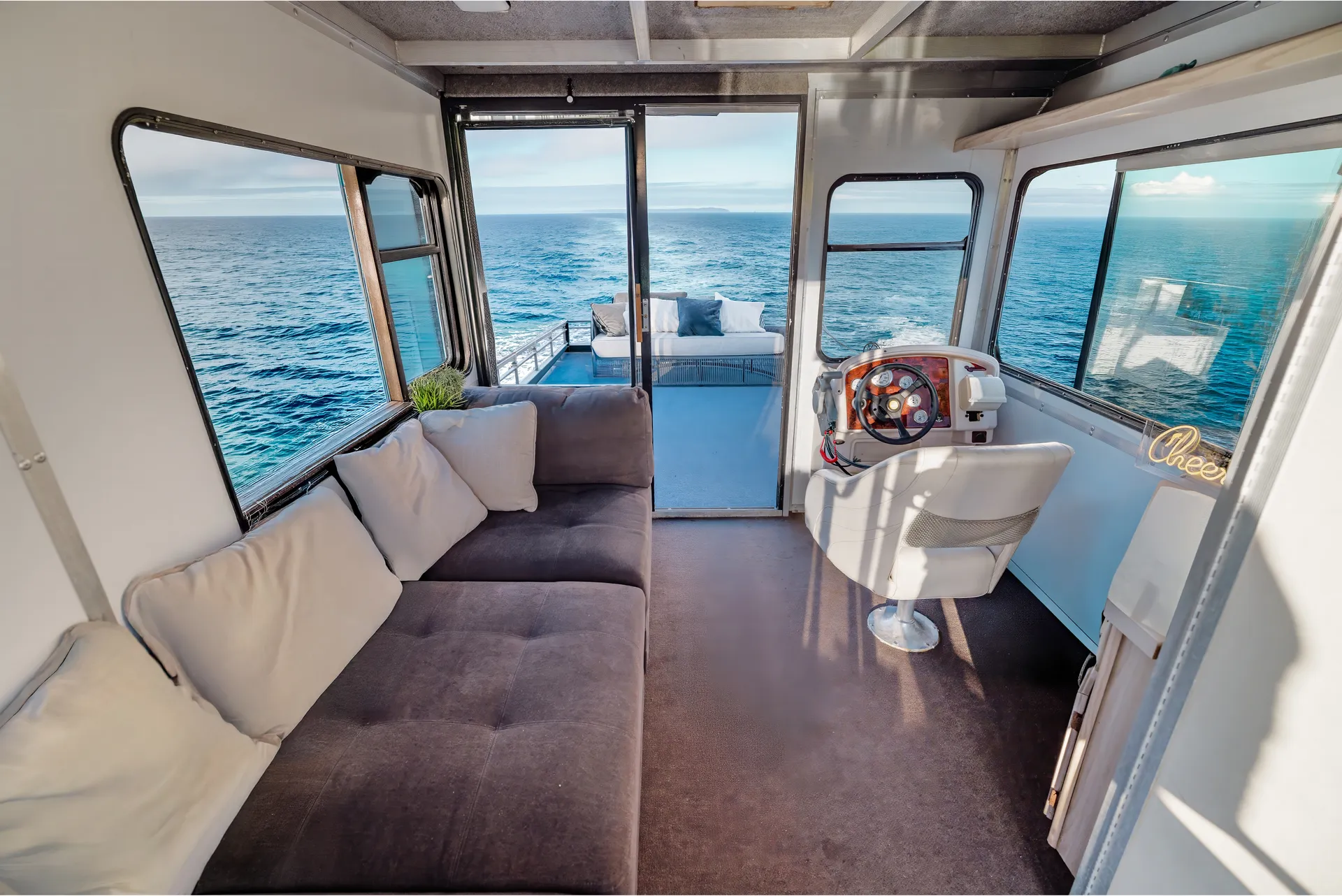 Pontoon Party Boat for 13 Passengers