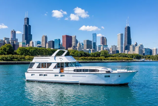 Rent a motor yacht in Chicago, IL near me