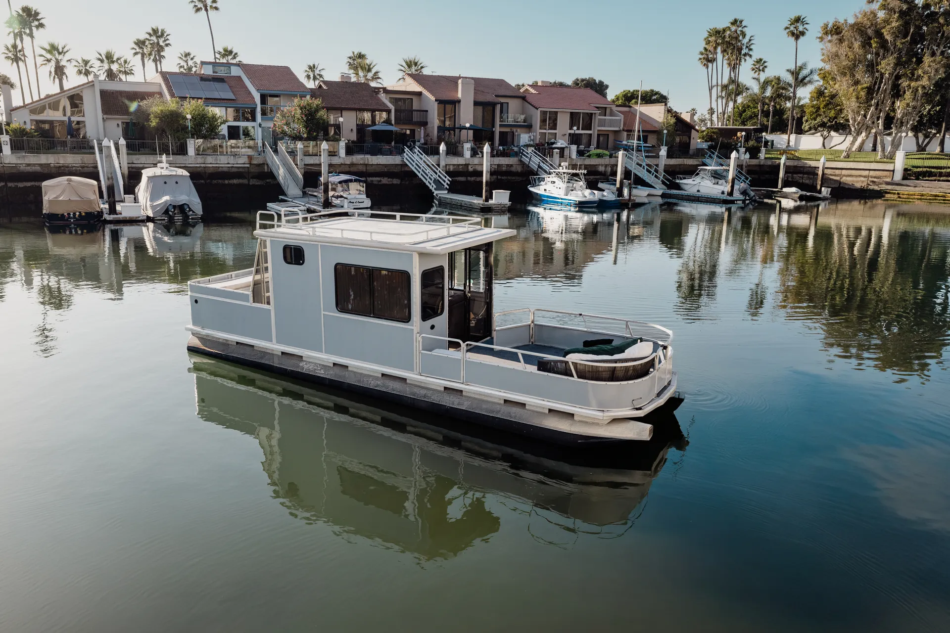 Pontoon Party Boat for 13 Passengers