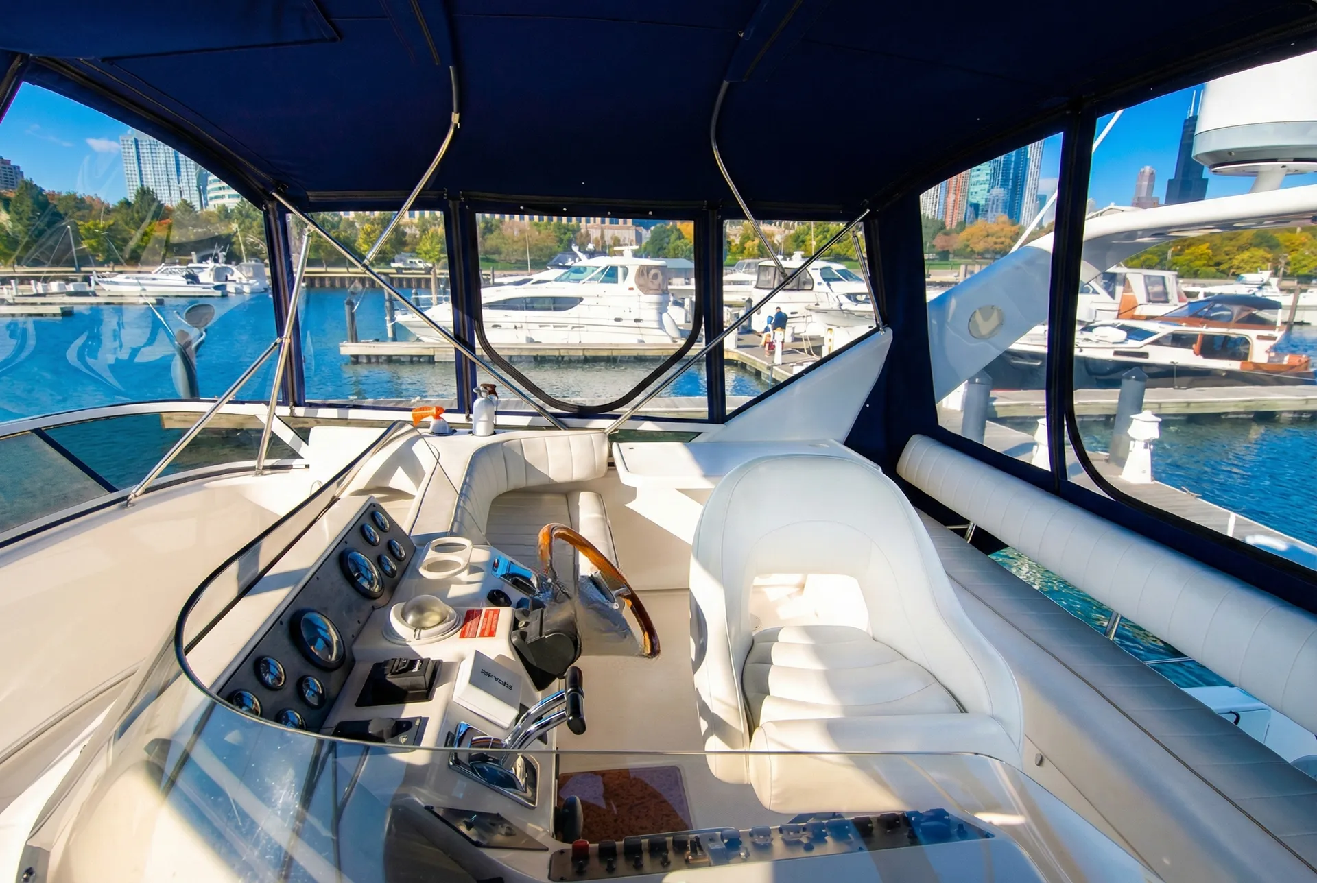 Sea Ray Boats 440 Express Bridge in Chicago, IL — photo 3