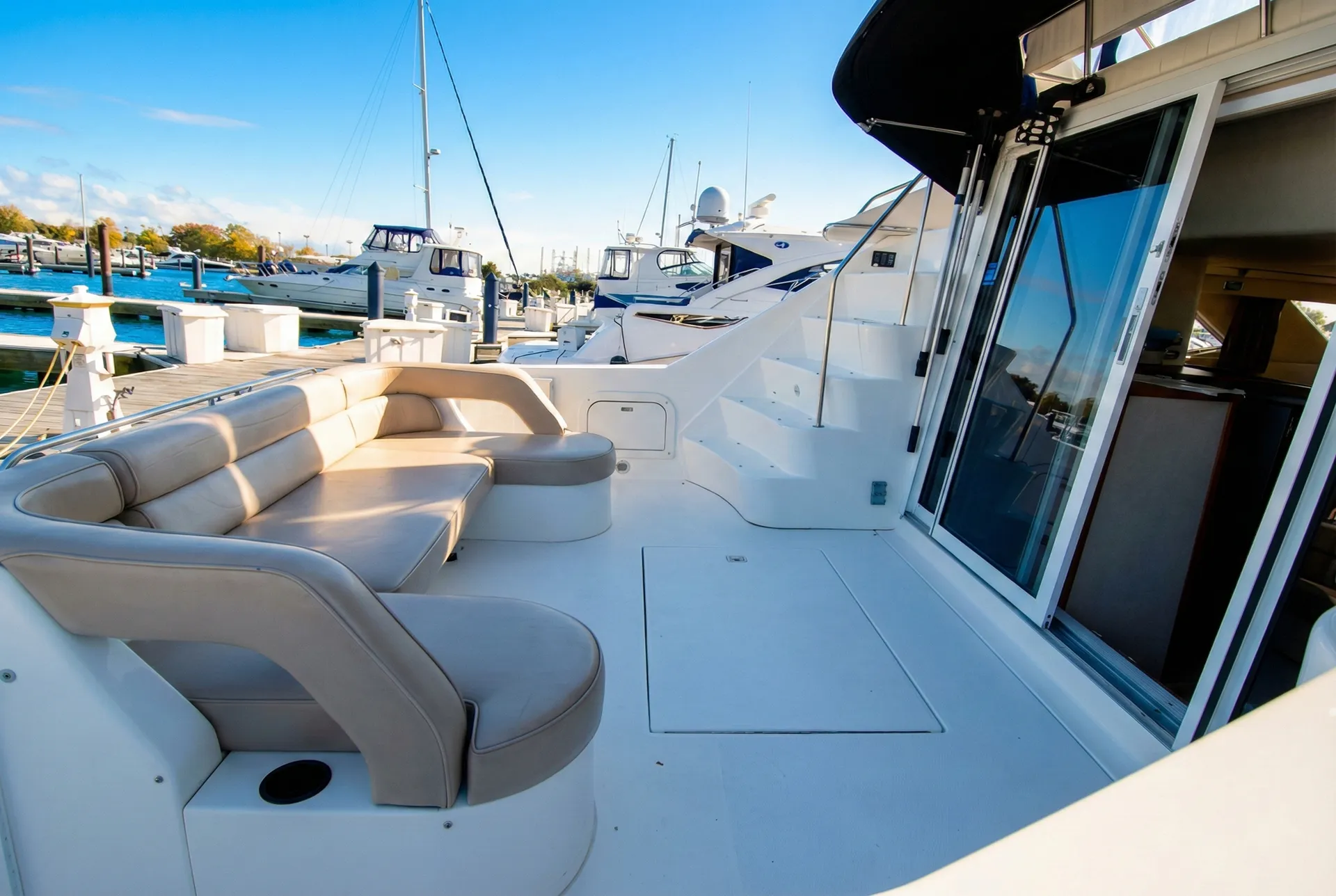 Sea Ray Boats 440 Express Bridge in Chicago, IL — photo 2